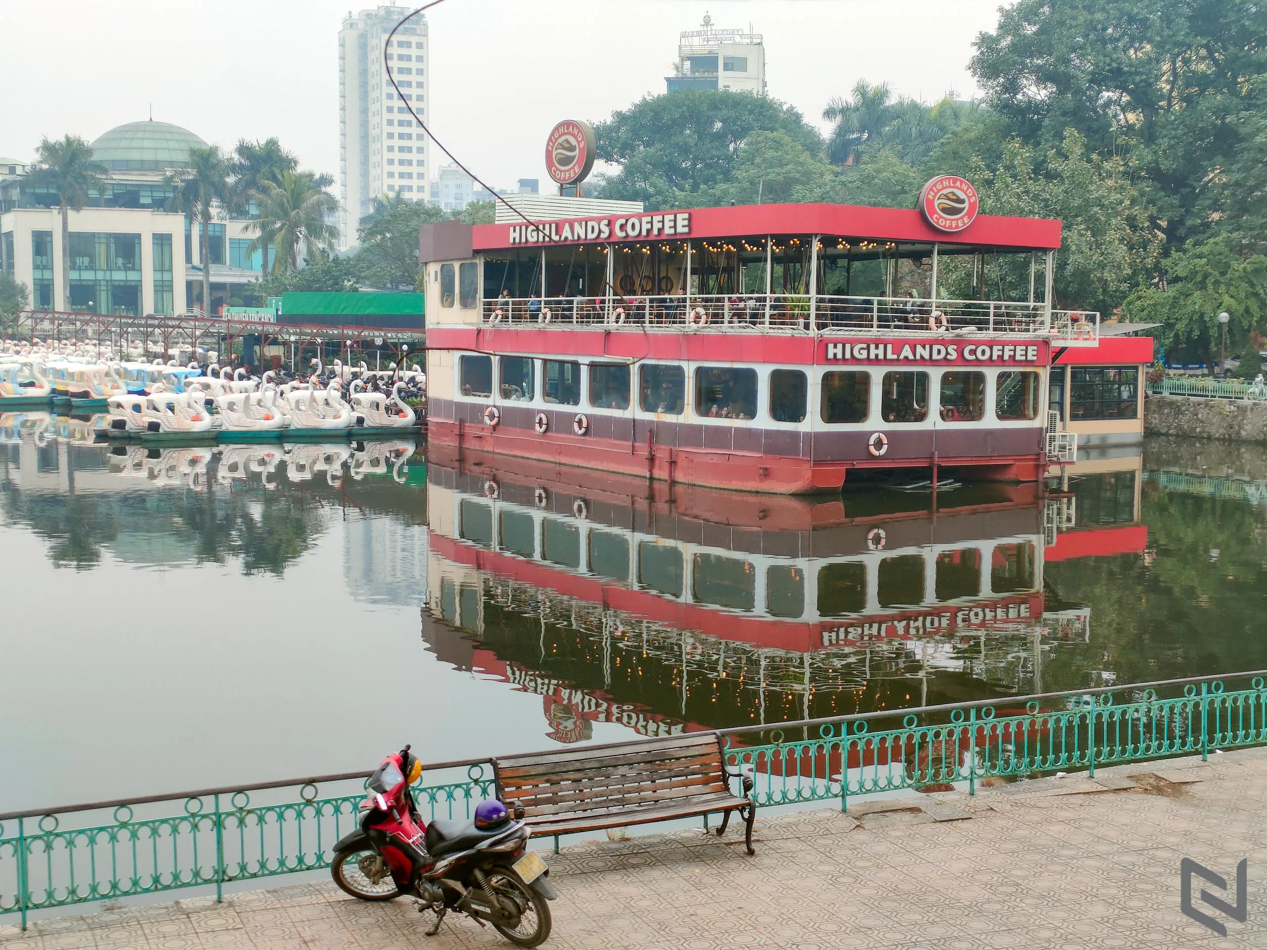 Bộ ảnh du lịch Hà Nội bằng xe bus 2 tầng chụp bởi OPPO Reno5