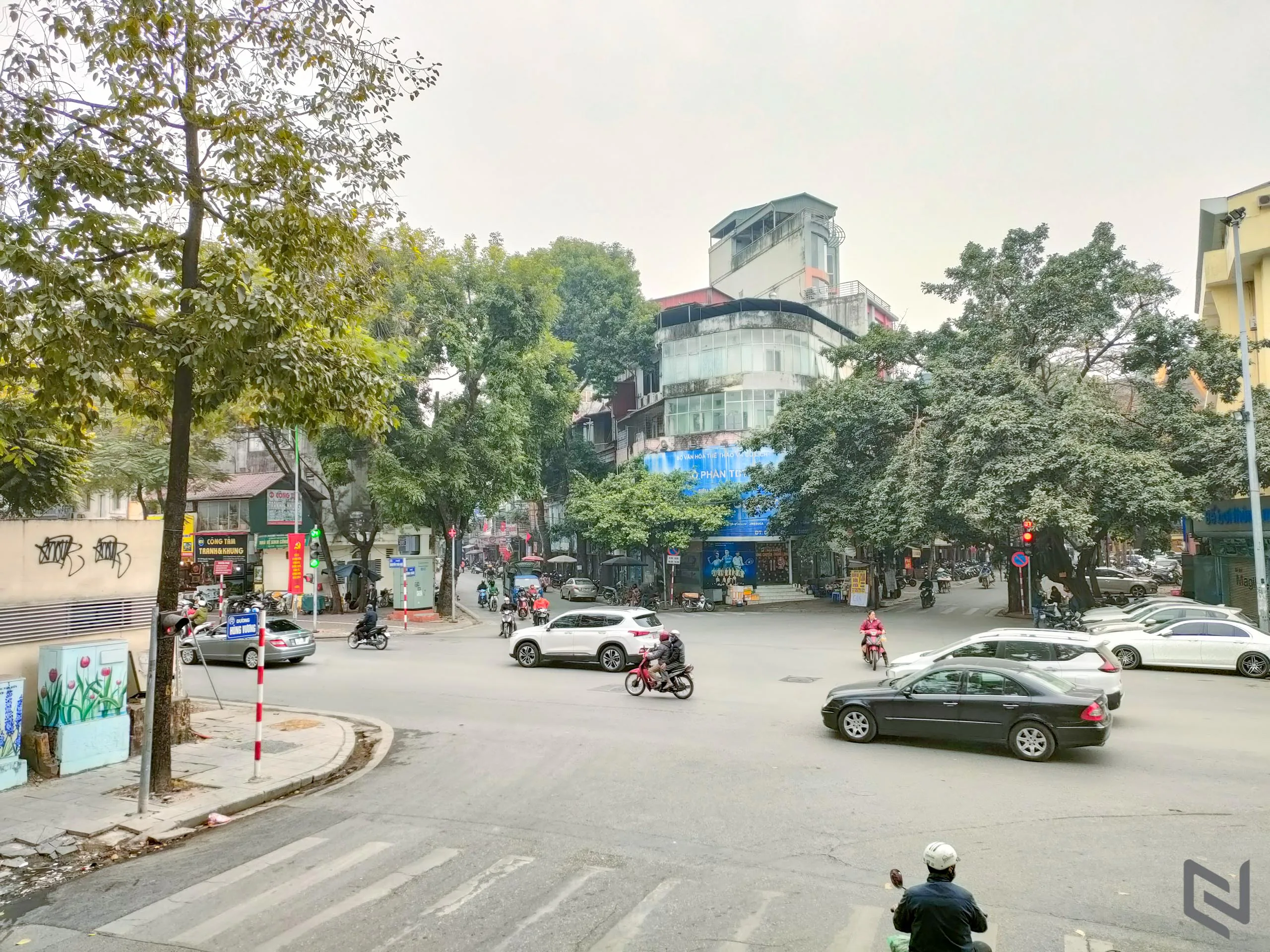 Bộ ảnh du lịch Hà Nội bằng xe bus 2 tầng chụp bởi OPPO Reno5