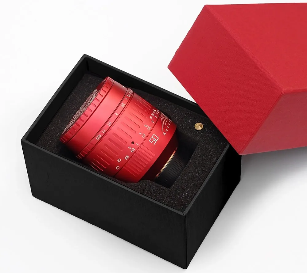 TTArtisan ra mắt ống kính 50mm F0.95 phiên bản năm con Trâu với màu đỏ đẹp mắt