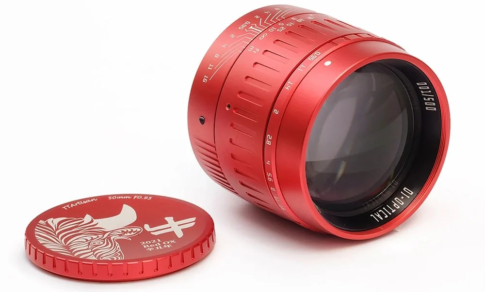 TTArtisan ra mắt ống kính 50mm F0.95 phiên bản năm con Trâu với màu đỏ đẹp mắt