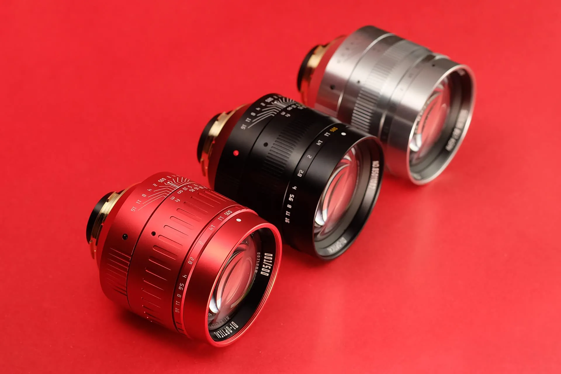 TTArtisan ra mắt ống kính 50mm F0.95 phiên bản năm con Trâu với màu đỏ đẹp mắt