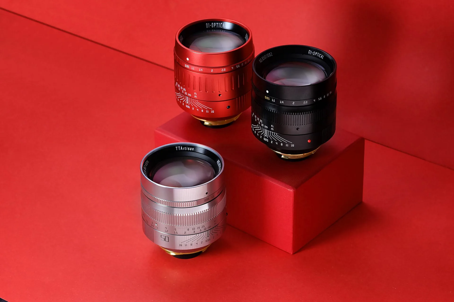 TTArtisan ra mắt ống kính 50mm F0.95 phiên bản năm con Trâu với màu đỏ đẹp mắt