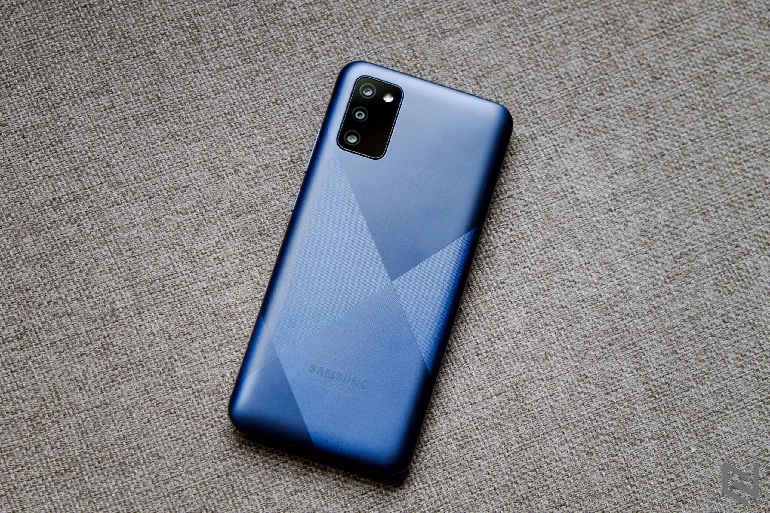 trên tay Galaxy A02s