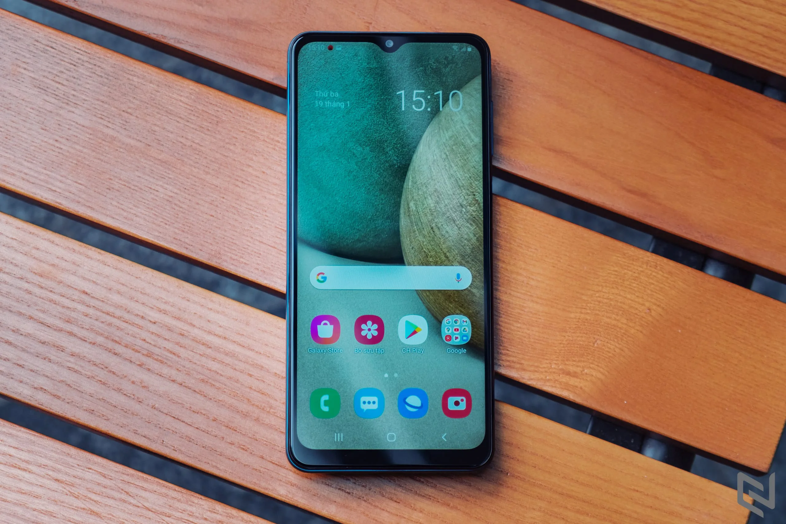 Trên tay Galaxy A12: Smartphone pin khủng 5,000mAh, thiết kế mặt lưng mới lạ từ Samsung