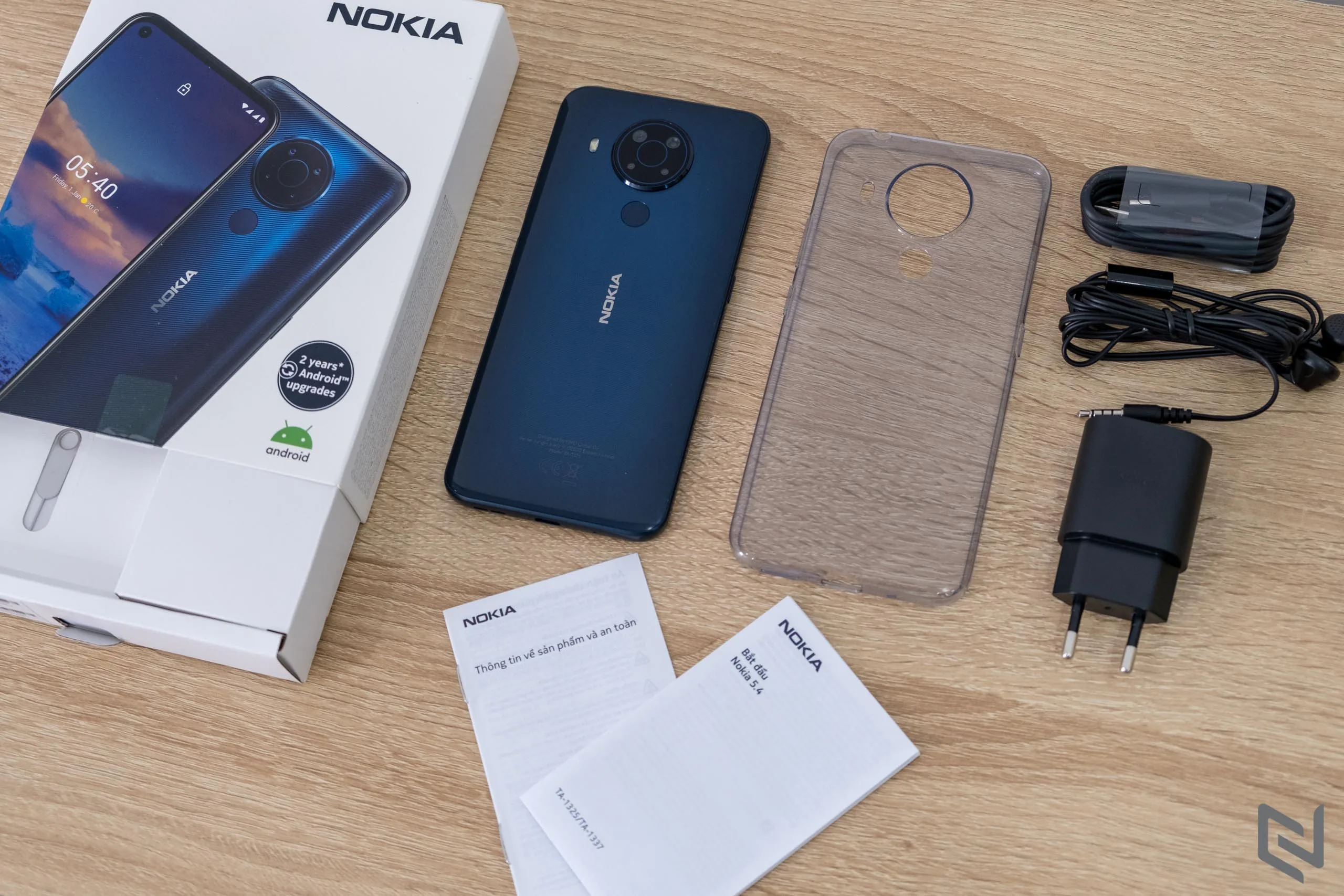 Mở hộp Nokia 5.4: Điểm nhấn camera, hiệu năng tốt, đầy đủ phụ kiện