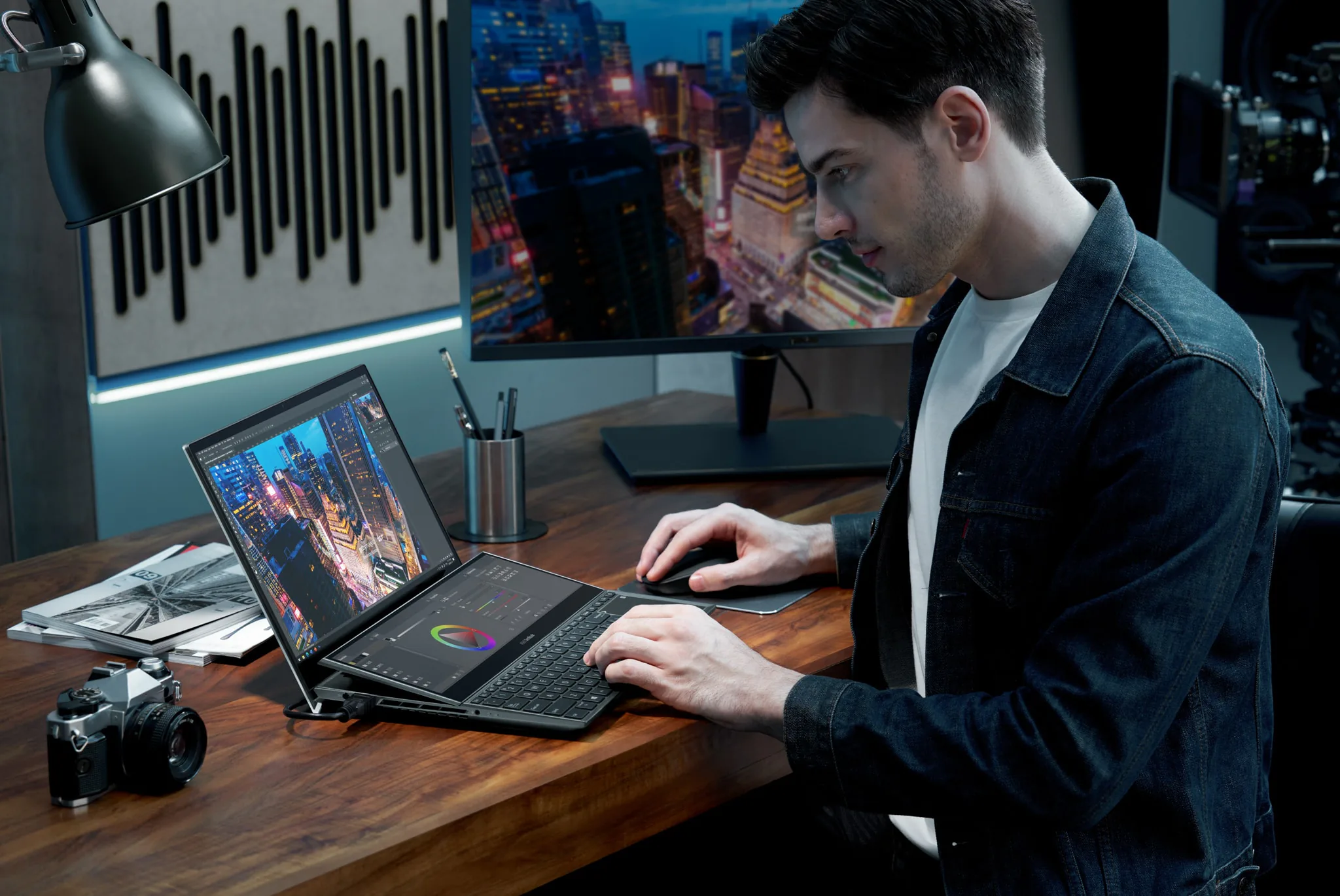 ASUS công bố dải sản phẩm ZenBook 2 màn hình mới nhất và màn ScreenPad Plus nghiêng tự động tại CES 2021