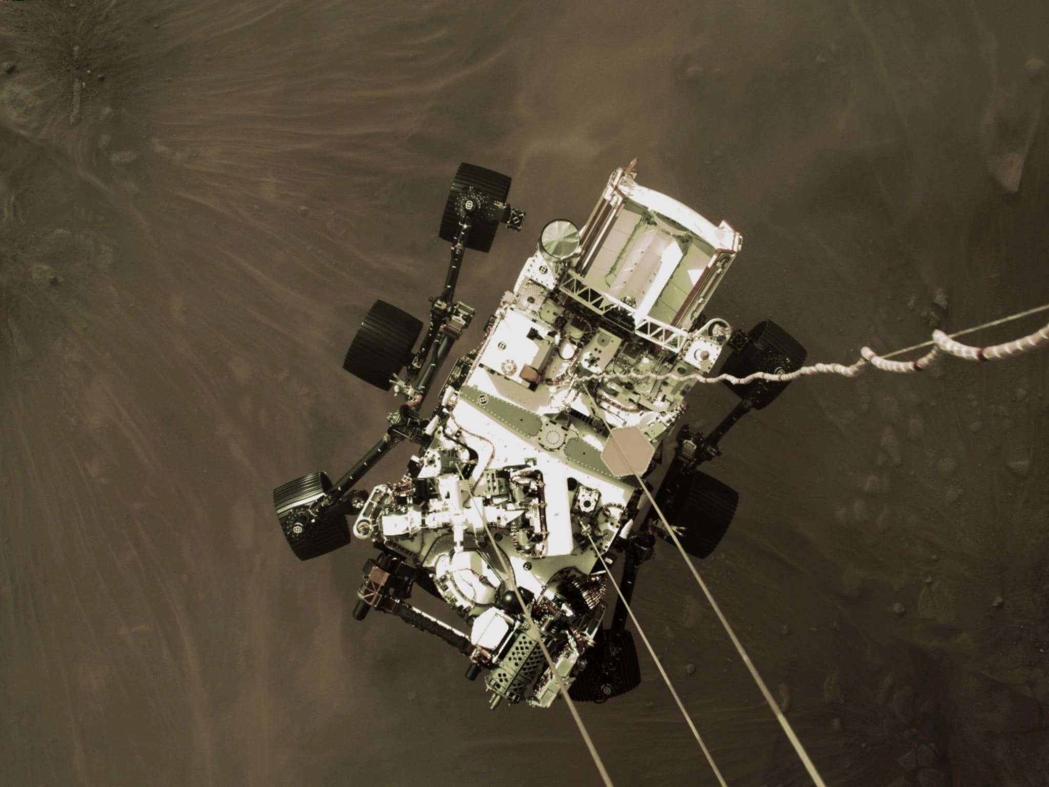 Xe thám hiểm Perseverance của NASA tiếp tục gửi ảnh chất lượng cao bề mặt Sao Hoả về Trái Đất