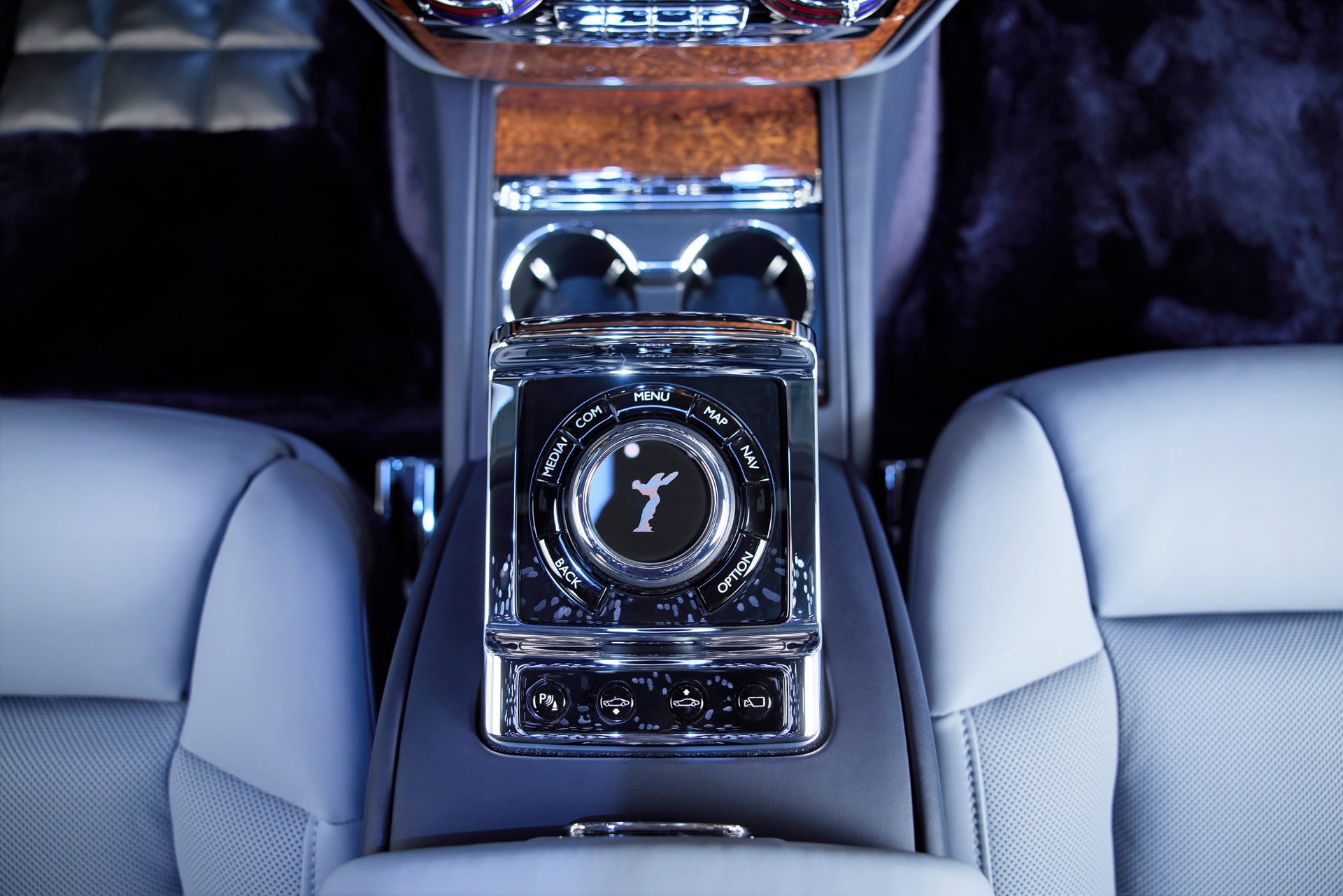 Ngắm nhìn Rolls-Royce Koa Phantom 2021 với nội thất gỗ Koa cực hiếm