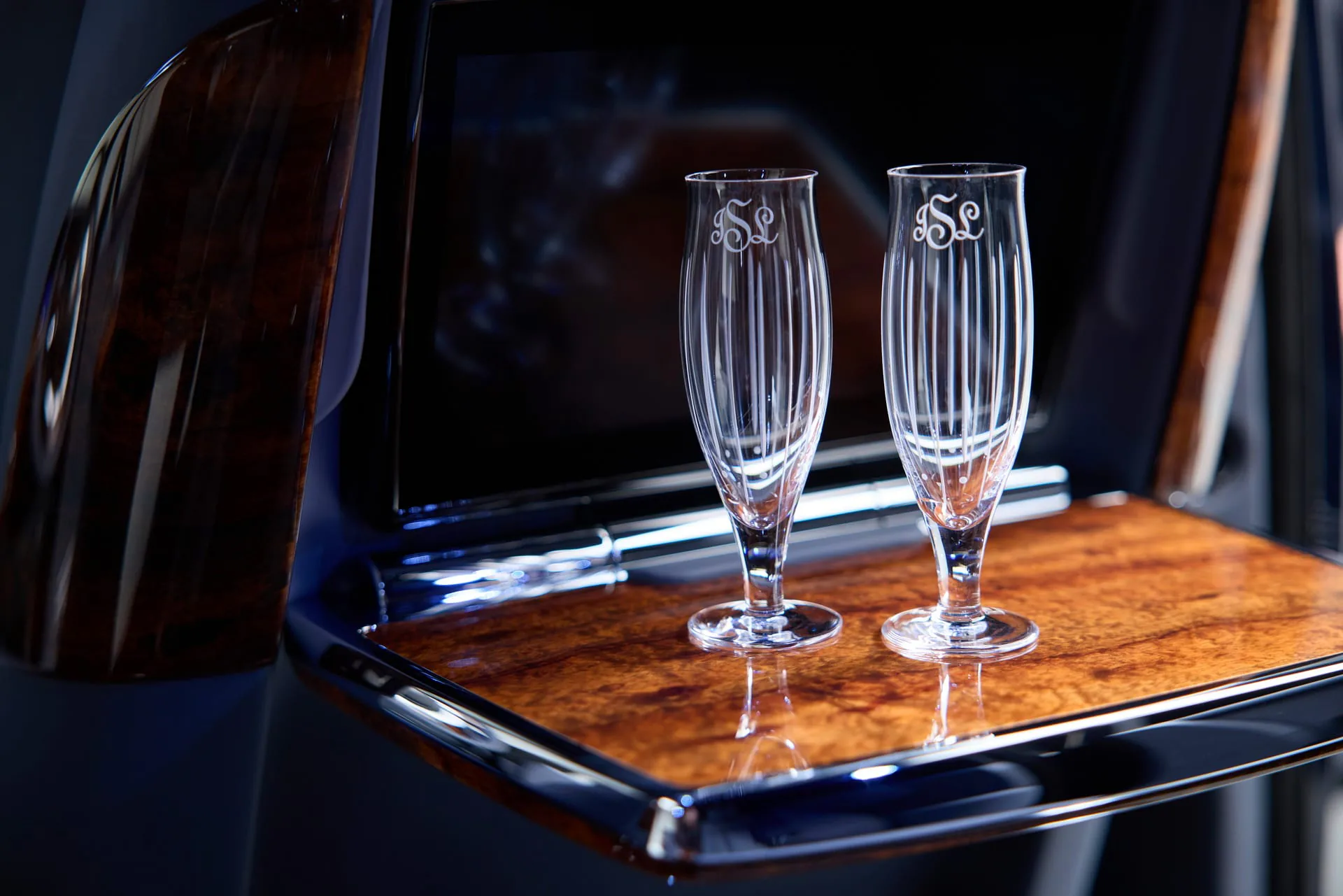 Ngắm nhìn Rolls-Royce Koa Phantom 2021 với nội thất gỗ Koa cực hiếm