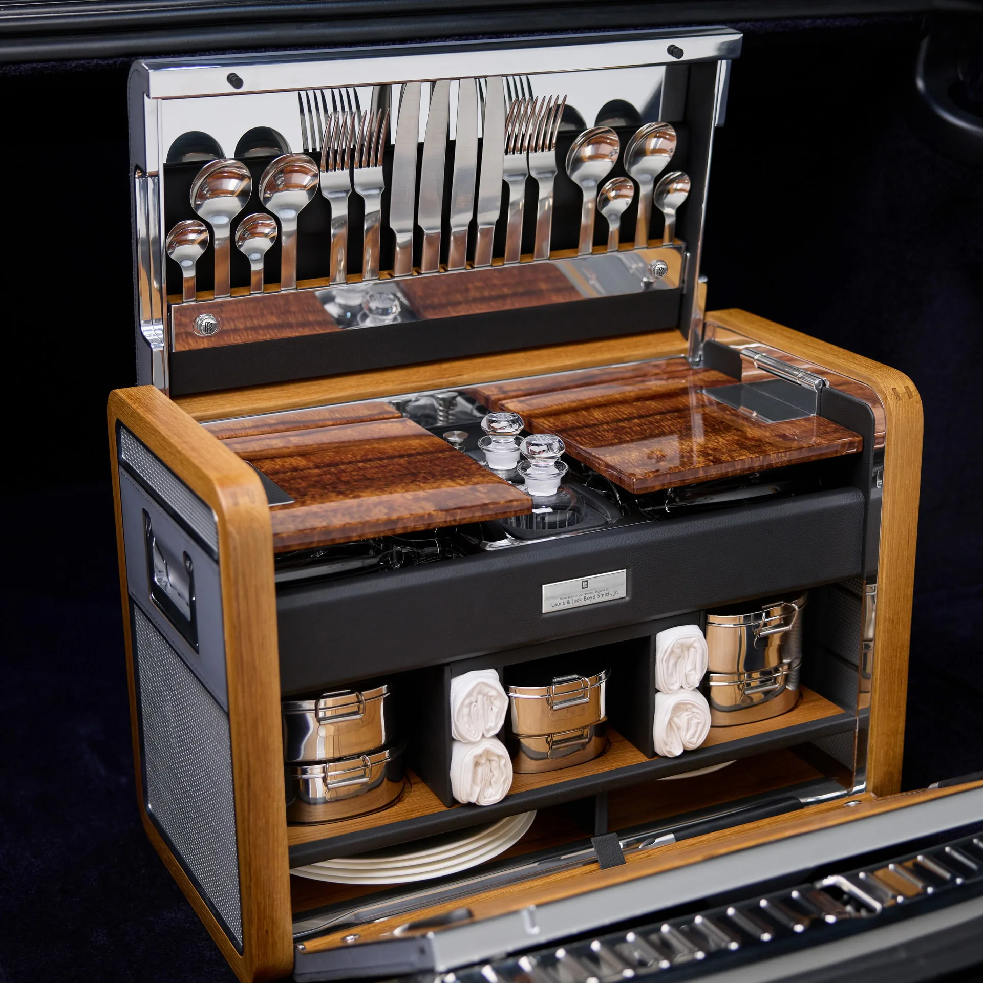 Ngắm nhìn Rolls-Royce Koa Phantom 2021 với nội thất gỗ Koa cực hiếm