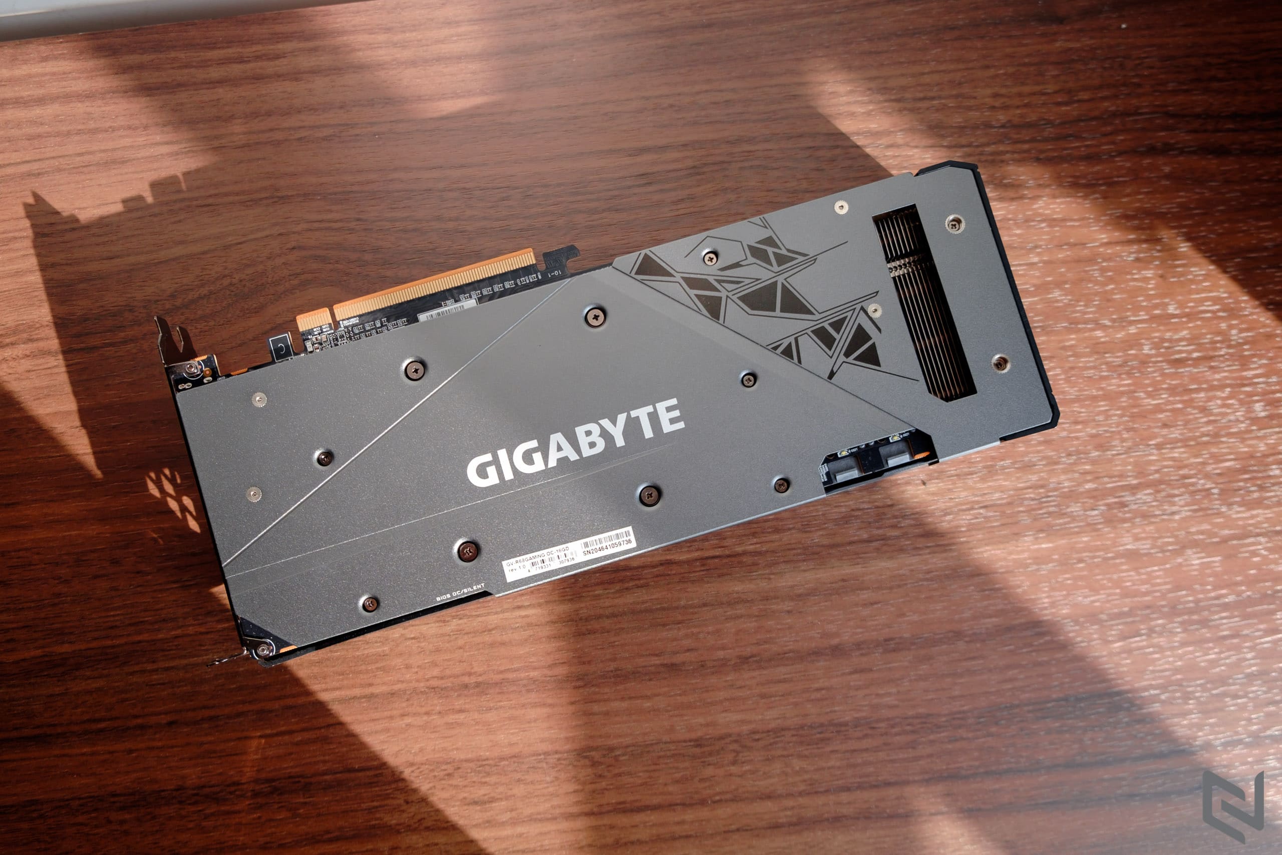 Trên tay card đồ hoạ GIGABYTE Radeon RX 6800 GAMING OC 16G