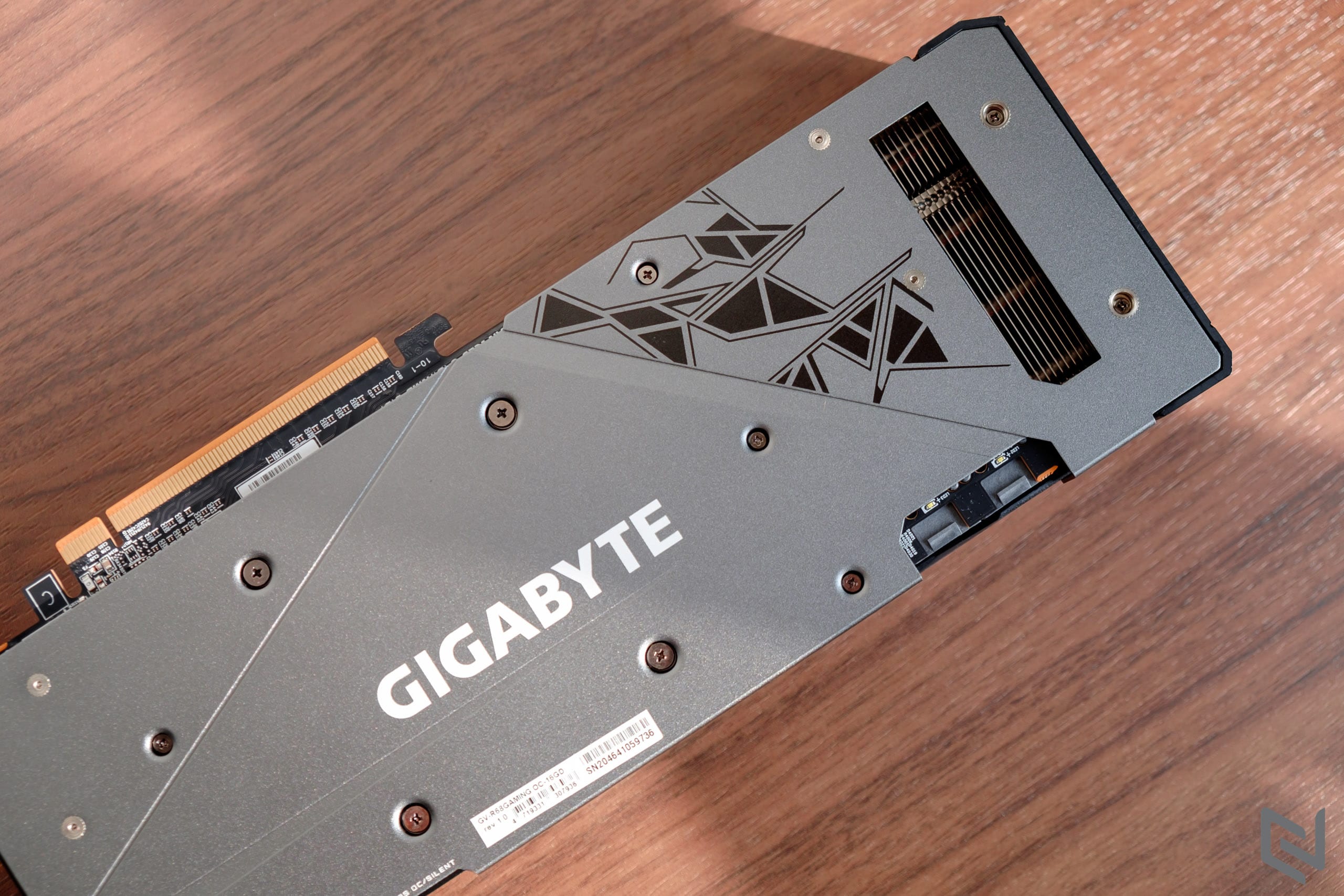 Trên tay card đồ hoạ GIGABYTE Radeon RX 6800 GAMING OC 16G