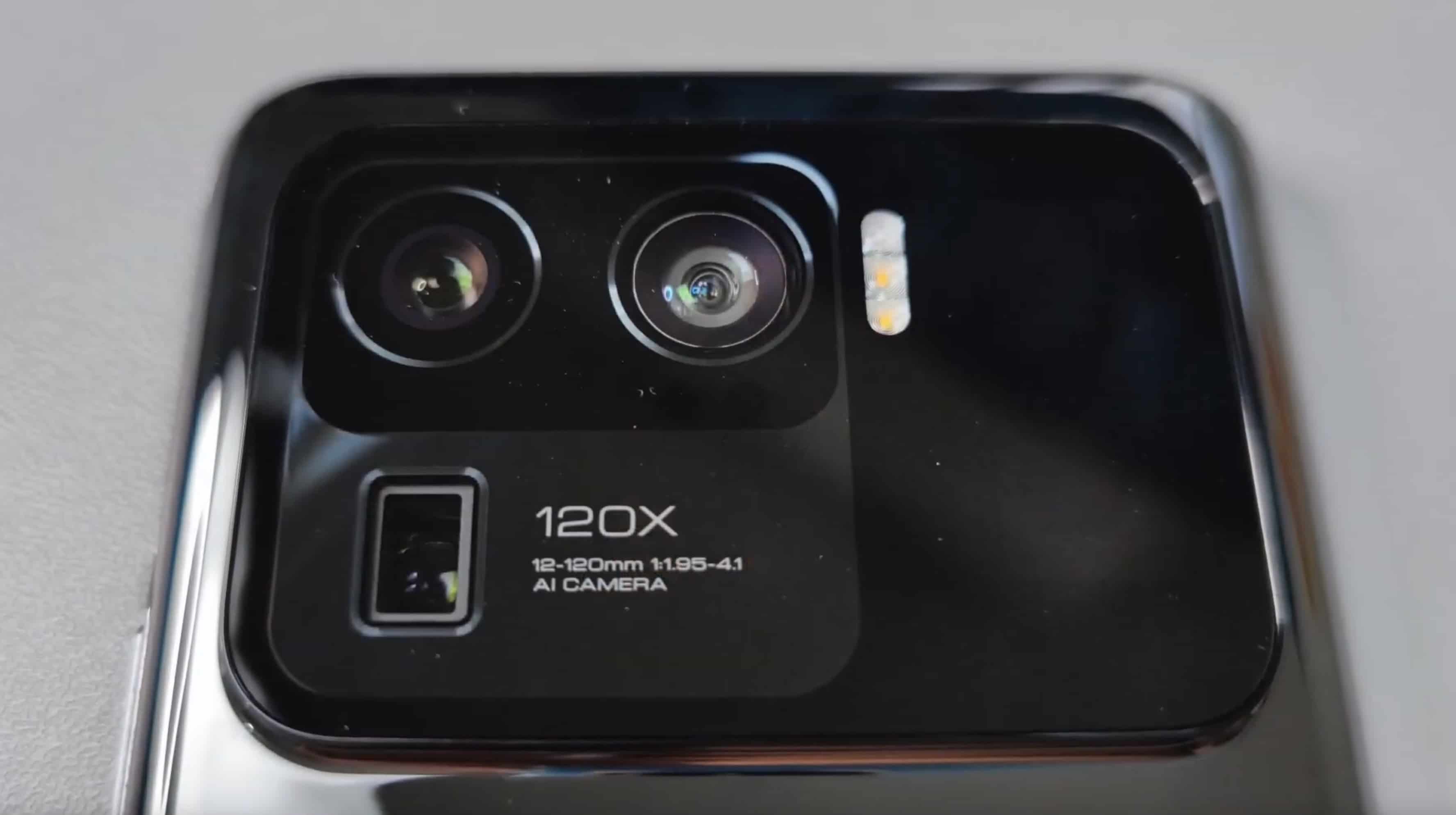 Video trên tay Xiaomi Mi 11 Ultra cho thấy cụm camera cực lớn và có màn hình nhỏ bên cạnh