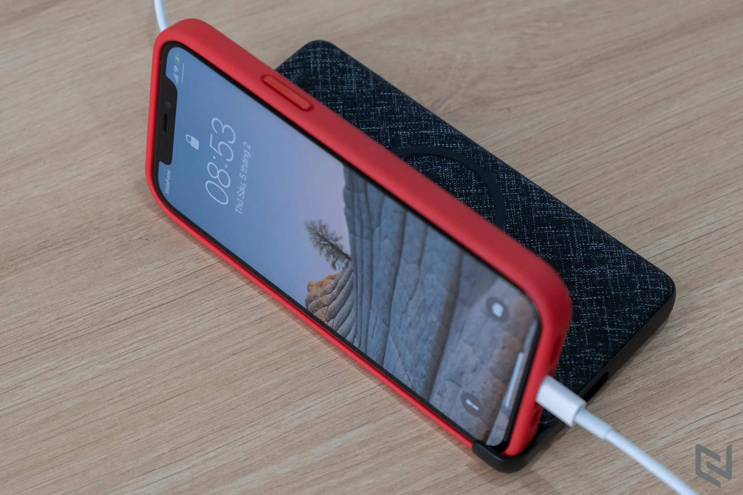 Trên tay sạc dự phòng Anker PowerCore III Sense 10K Wireless A1617: Sạc nhanh 18W, sạc không dây 10W, hoàn thiện cao cấp