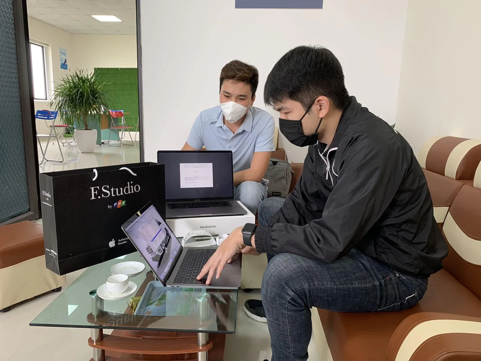 FPT Shop nhân đôi ưu đãi: Vừa giảm giá laptop, vừa tặng combo làm việc tại nhà mùa Covid-19