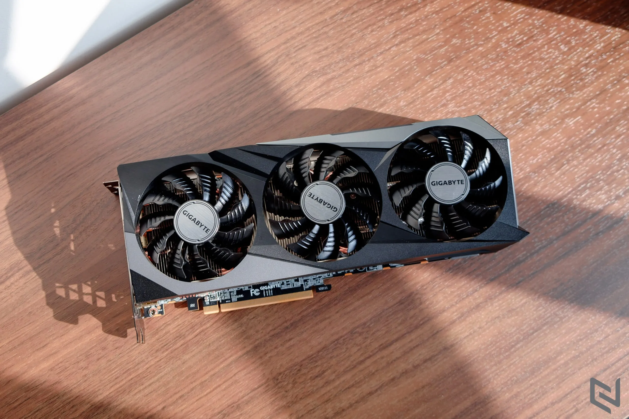 Trên tay card đồ hoạ GIGABYTE Radeon RX 6800 GAMING OC 16G: Kiến trúc RDNA2 mạnh mẽ, tản nhiệt tối đa mát mẻ