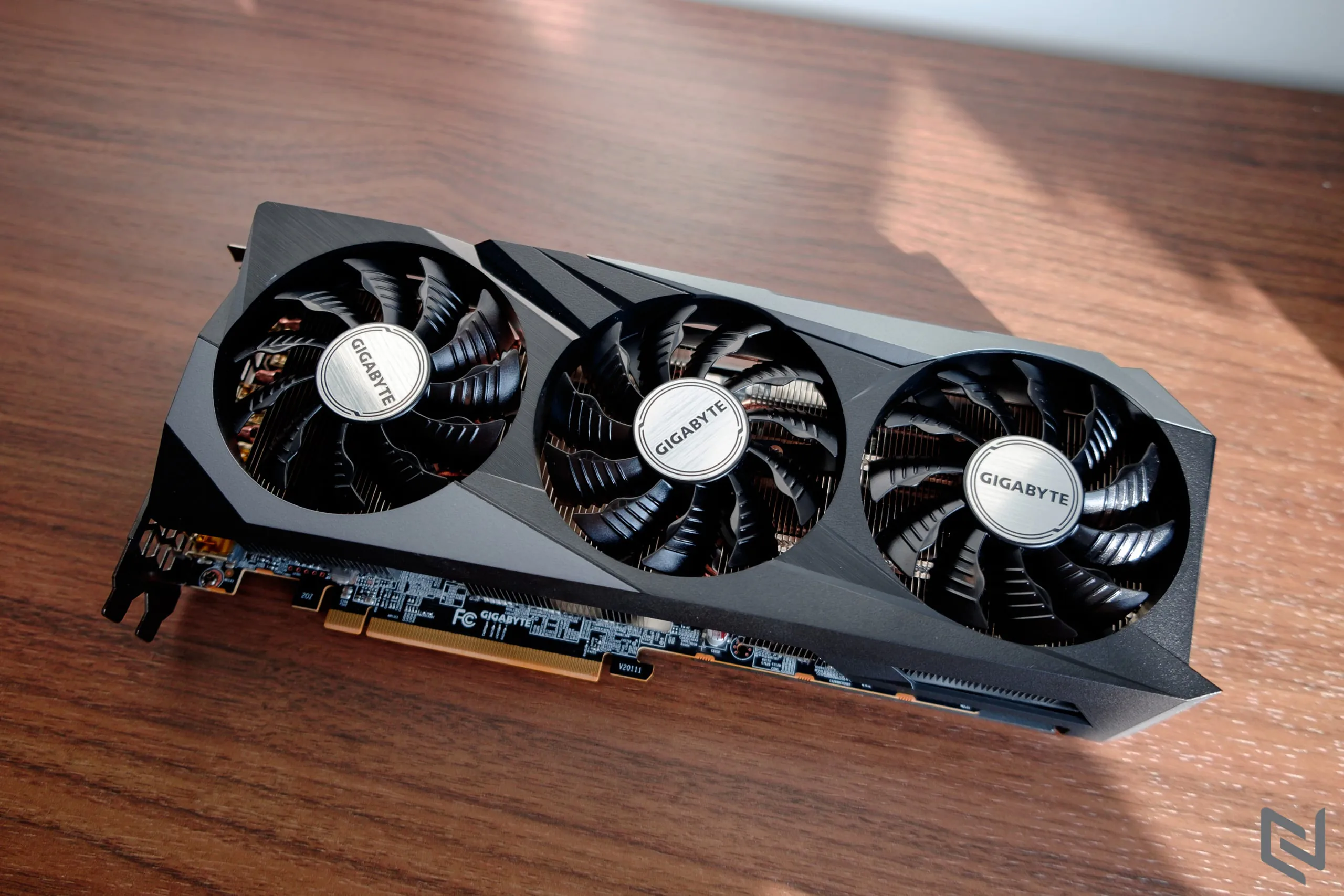 Trên tay card đồ hoạ GIGABYTE Radeon RX 6800 GAMING OC 16G: Kiến trúc RDNA2 mạnh mẽ, tản nhiệt tối đa mát mẻ