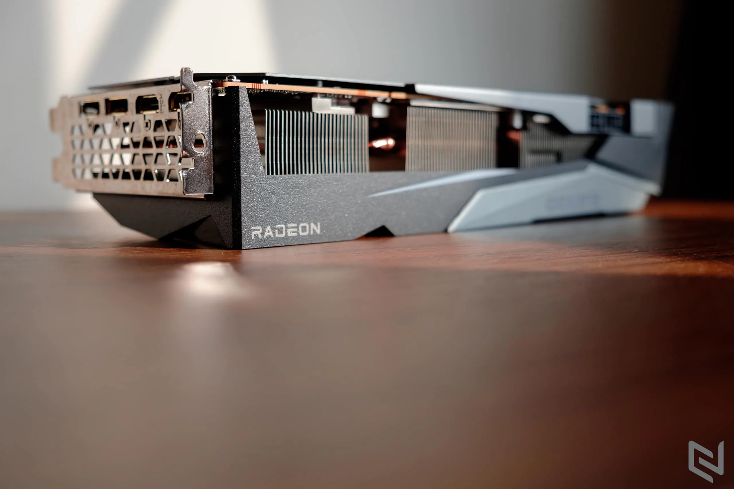 Trên tay card đồ hoạ GIGABYTE Radeon RX 6800 GAMING OC 16G