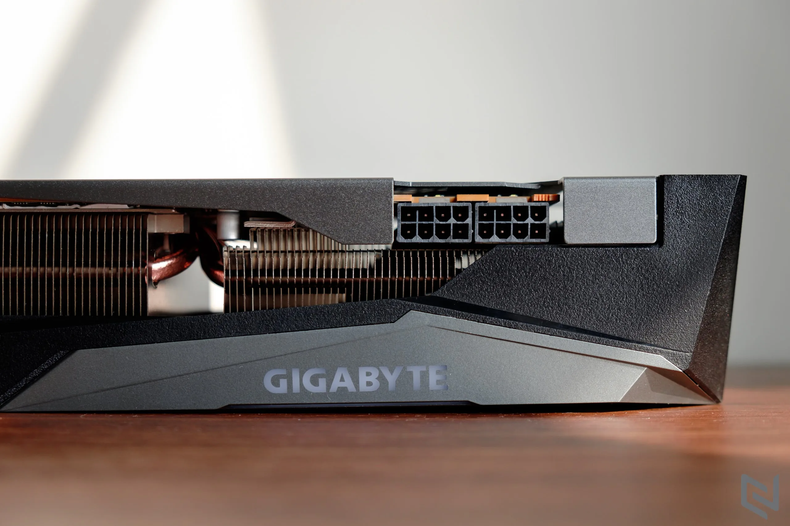 Trên tay card đồ hoạ GIGABYTE Radeon RX 6800 GAMING OC 16G