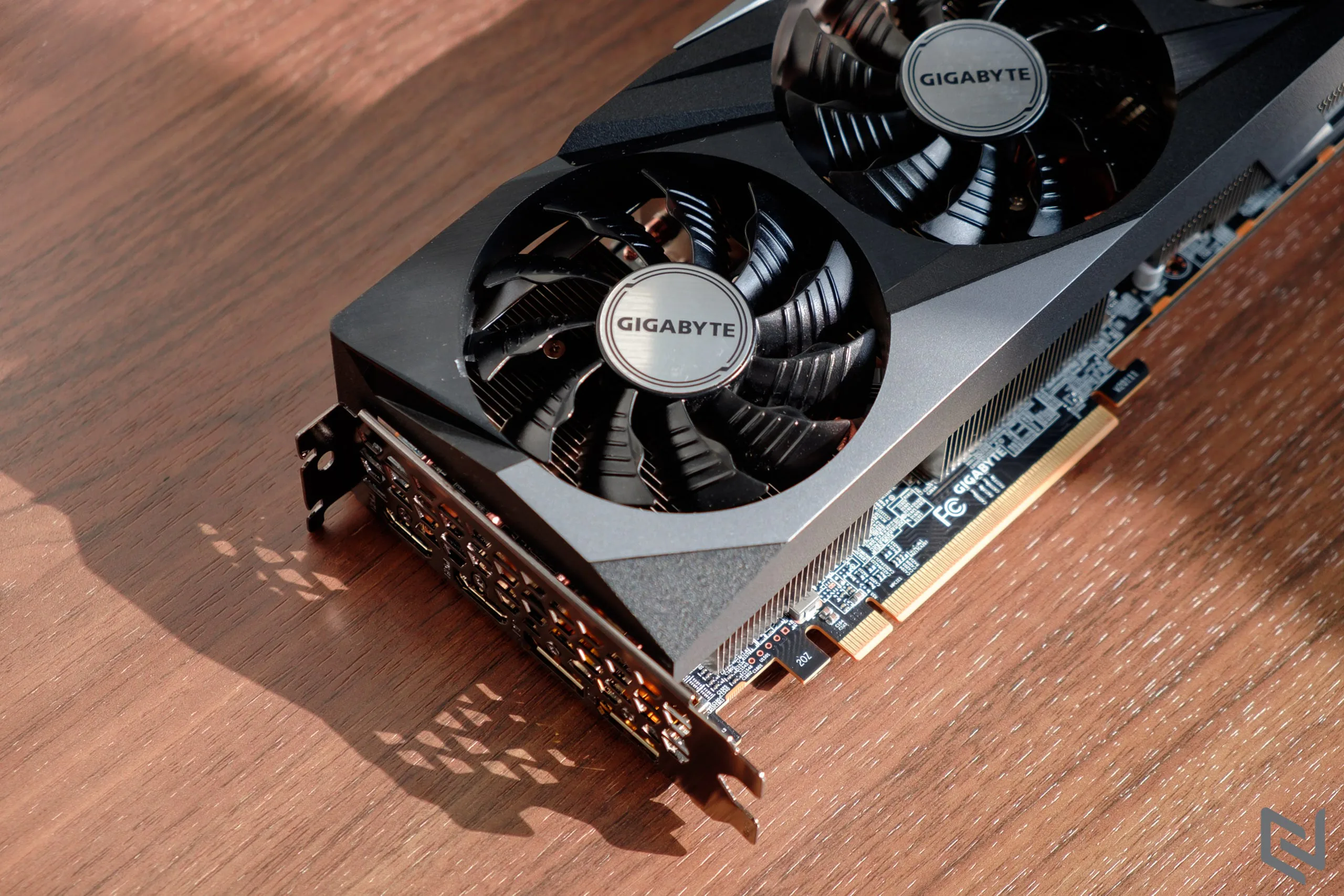 Trên tay card đồ hoạ GIGABYTE Radeon RX 6800 GAMING OC 16G