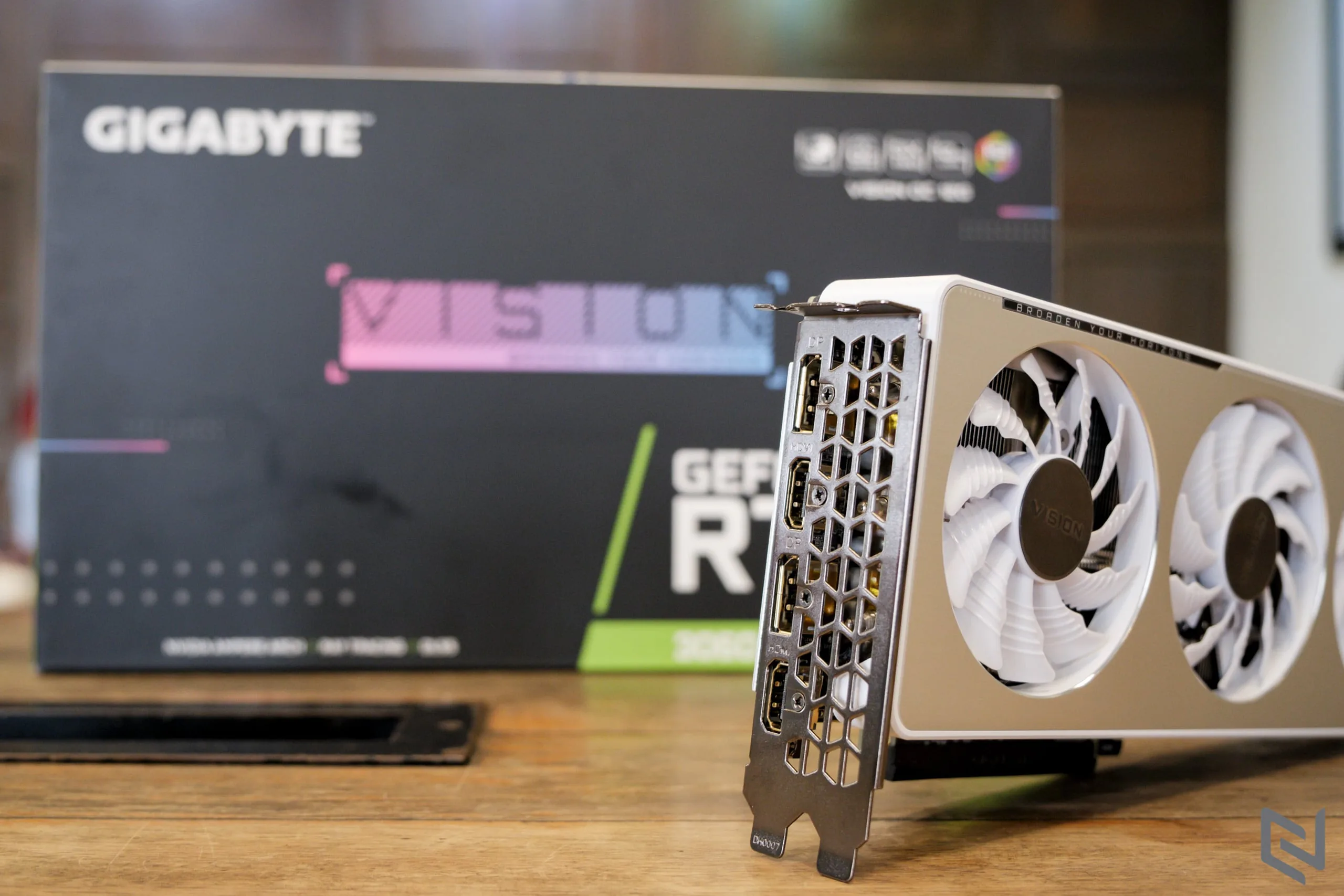 Mở hộp và trên tay card đồ hoạ GIGABYTE GeForce RTX 3060 VISION OC 12GB: Tinh tế, đẹp mắt và còn "sáng tạo" tốc độ cao