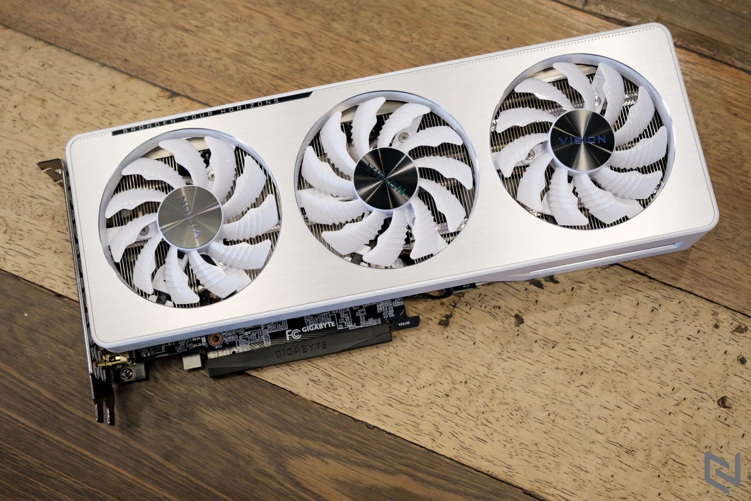 Mở hộp và trên tay card đồ hoạ GIGABYTE GeForce RTX 3060 VISION OC 12GB: Tinh tế, đẹp mắt và còn "sáng tạo" tốc độ cao