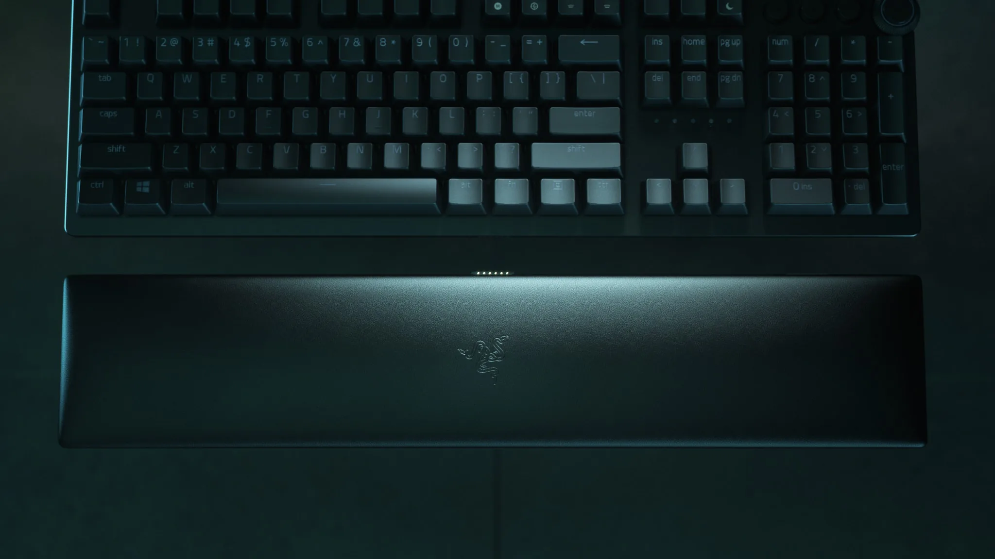 Razer Huntsman V2 Analog ra mắt: Khai phóng tính linh hoạt bằng khái niệm kết nối mới