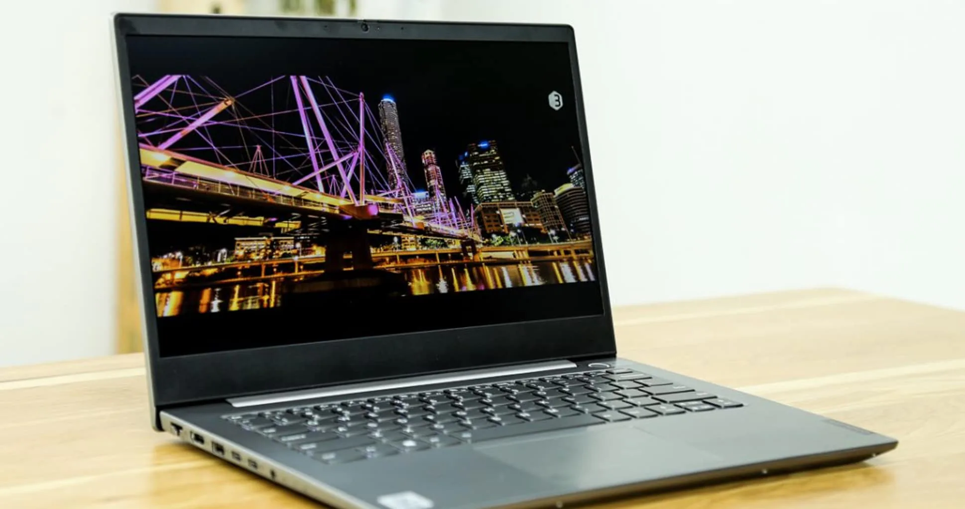 Top sản phẩm công nghệ giảm giá siêu hời đầu năm 2021: Điện thoại, laptop, đồng hồ thông minh có đủ cả