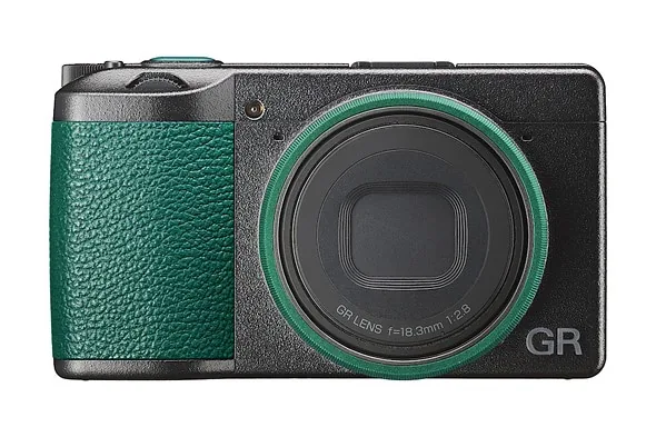 Phiên bản đặc biệt Ricoh GR III 'GRowING' màu xanh sẽ chỉ có tại Trung Quốc