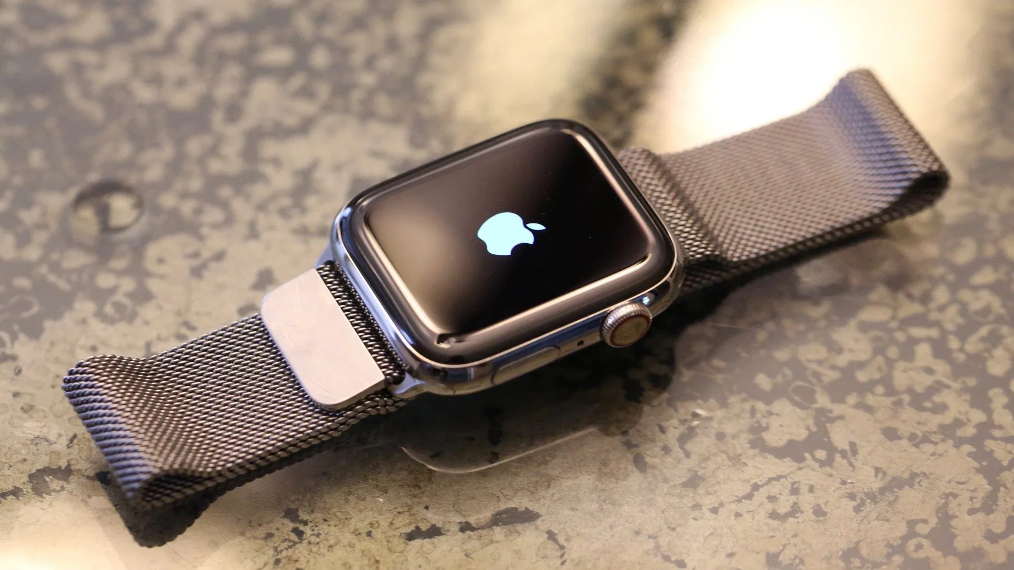 Đã có thể khôi phục firmware Apple Watch từ iPhone chạy iOS 15.4