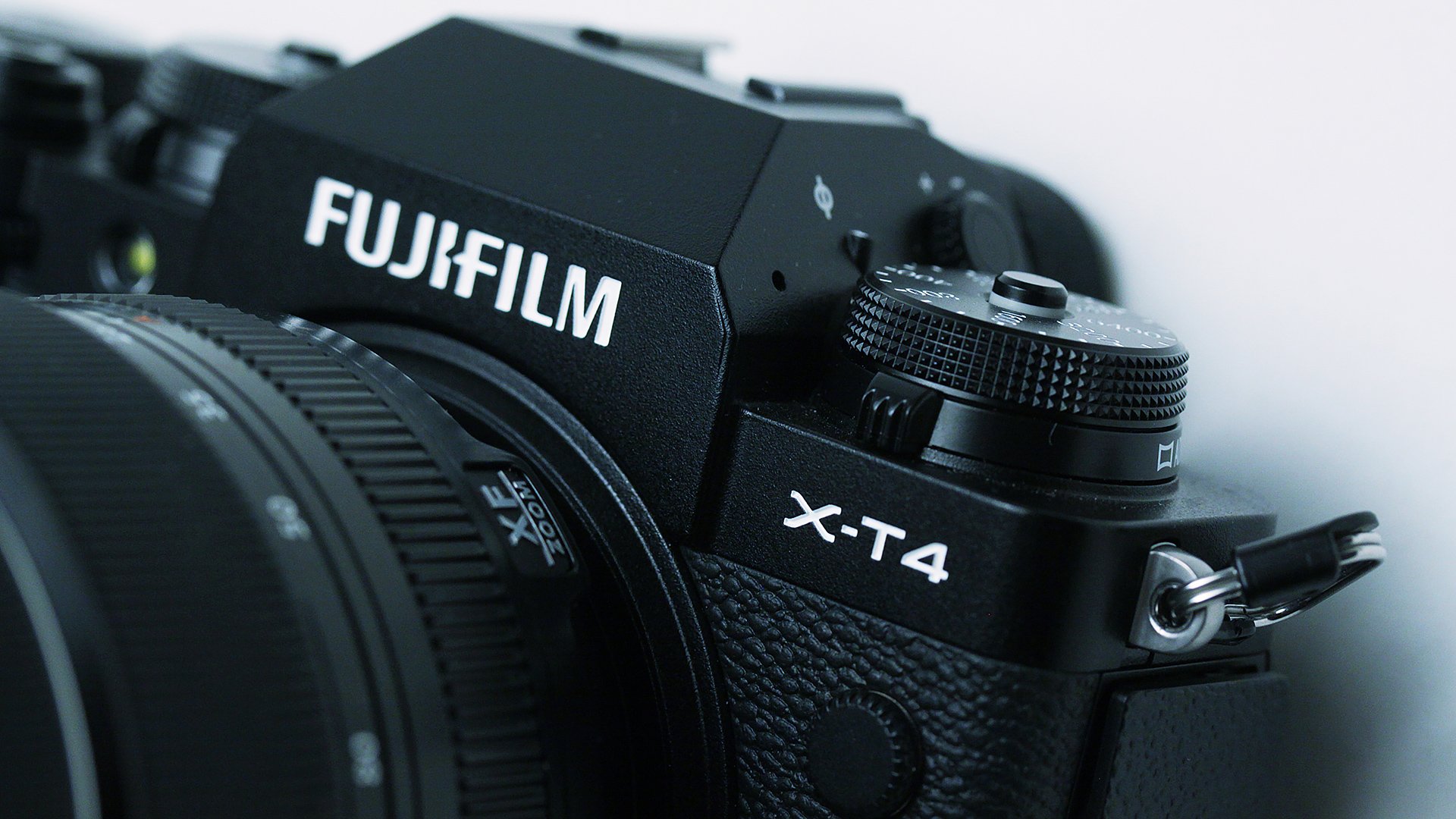 Fujifilm tung firmware 1.20 cho X-T4 sửa lỗi chống rung IBIS khi dùng với ống kính XF 70-300mm F4-5.6