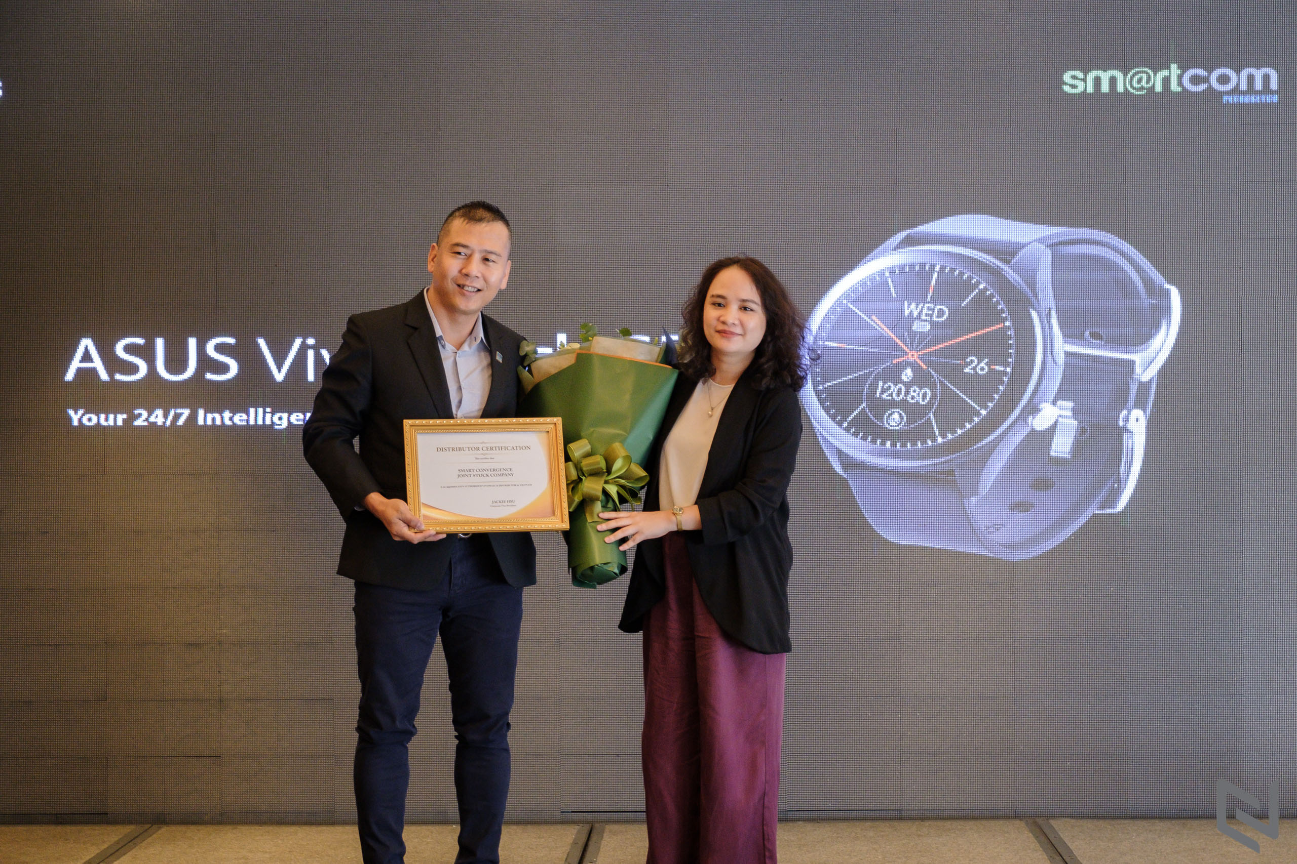 ASUS ra mắt đồng hồ thông minh VivoWatch SP và giới thiệu nhà phân phối Smartcom
