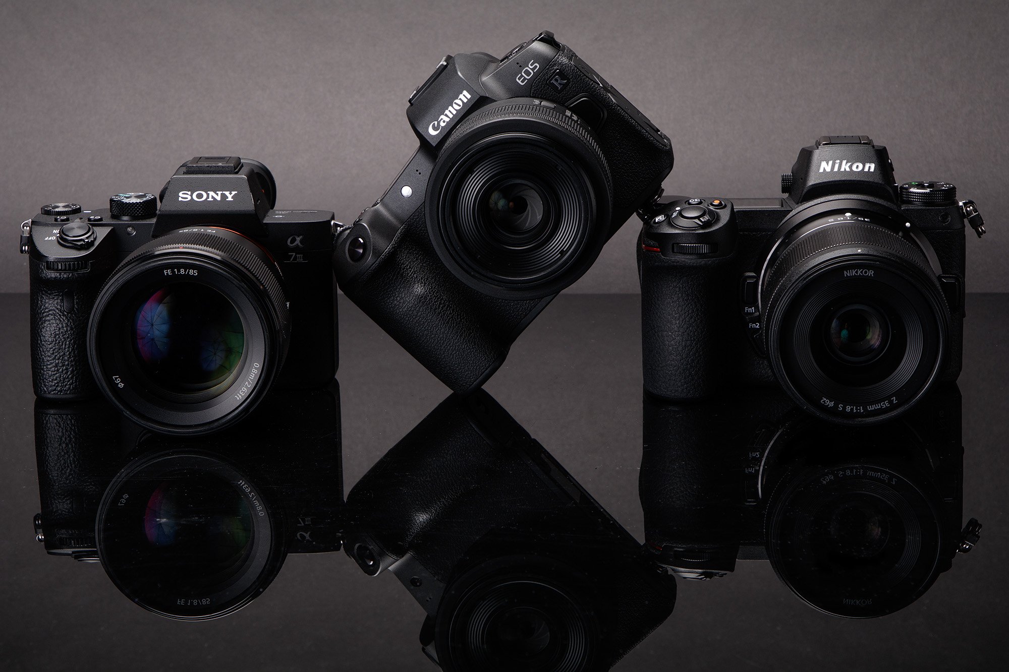 Báo cáo cho biết Sony dẫn đầu sản xuất máy ảnh mirrorless trong năm 2020