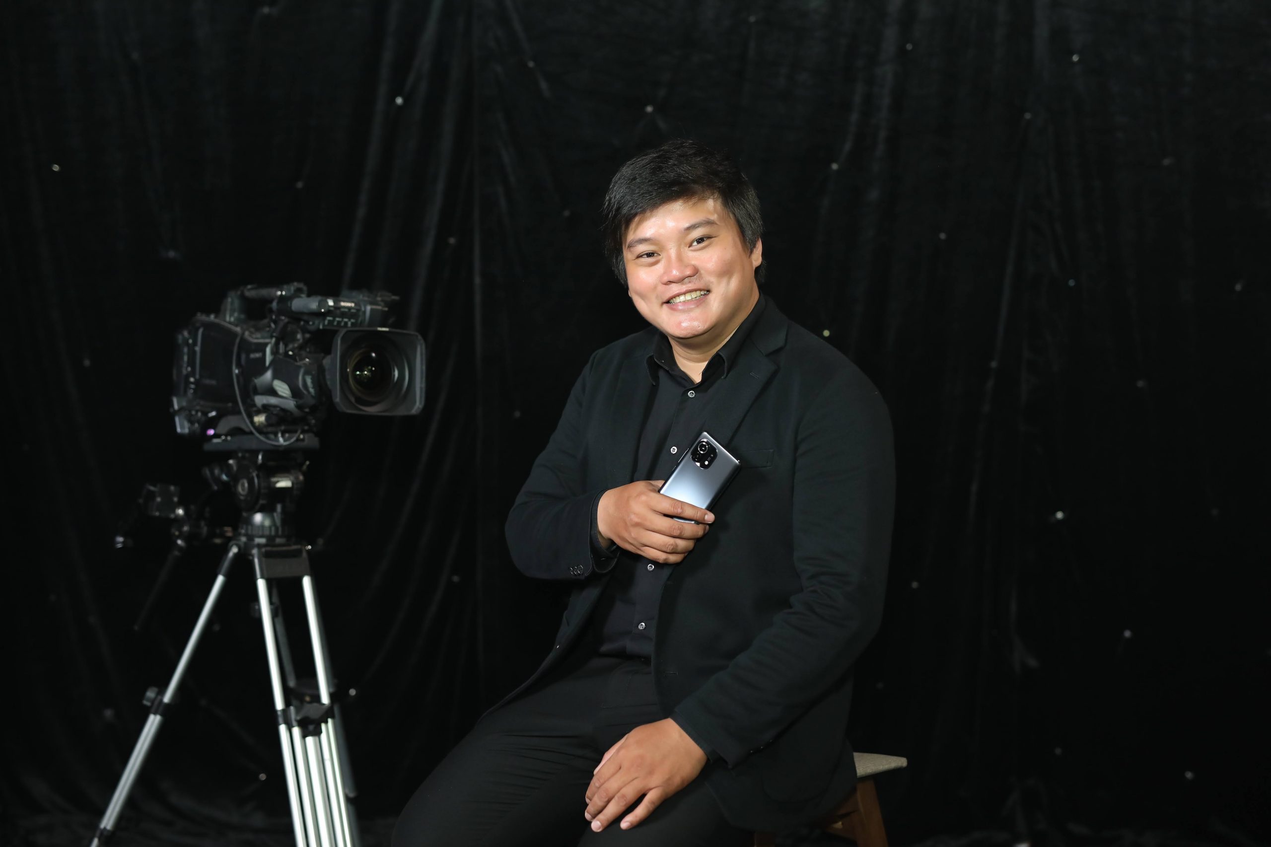 Đạo diễn phim “Ròm” Trần Thanh Huy chính thức ra mắt bộ phim ngắn được quay bằng điện thoại, kết hợp hành động và lãng mạn