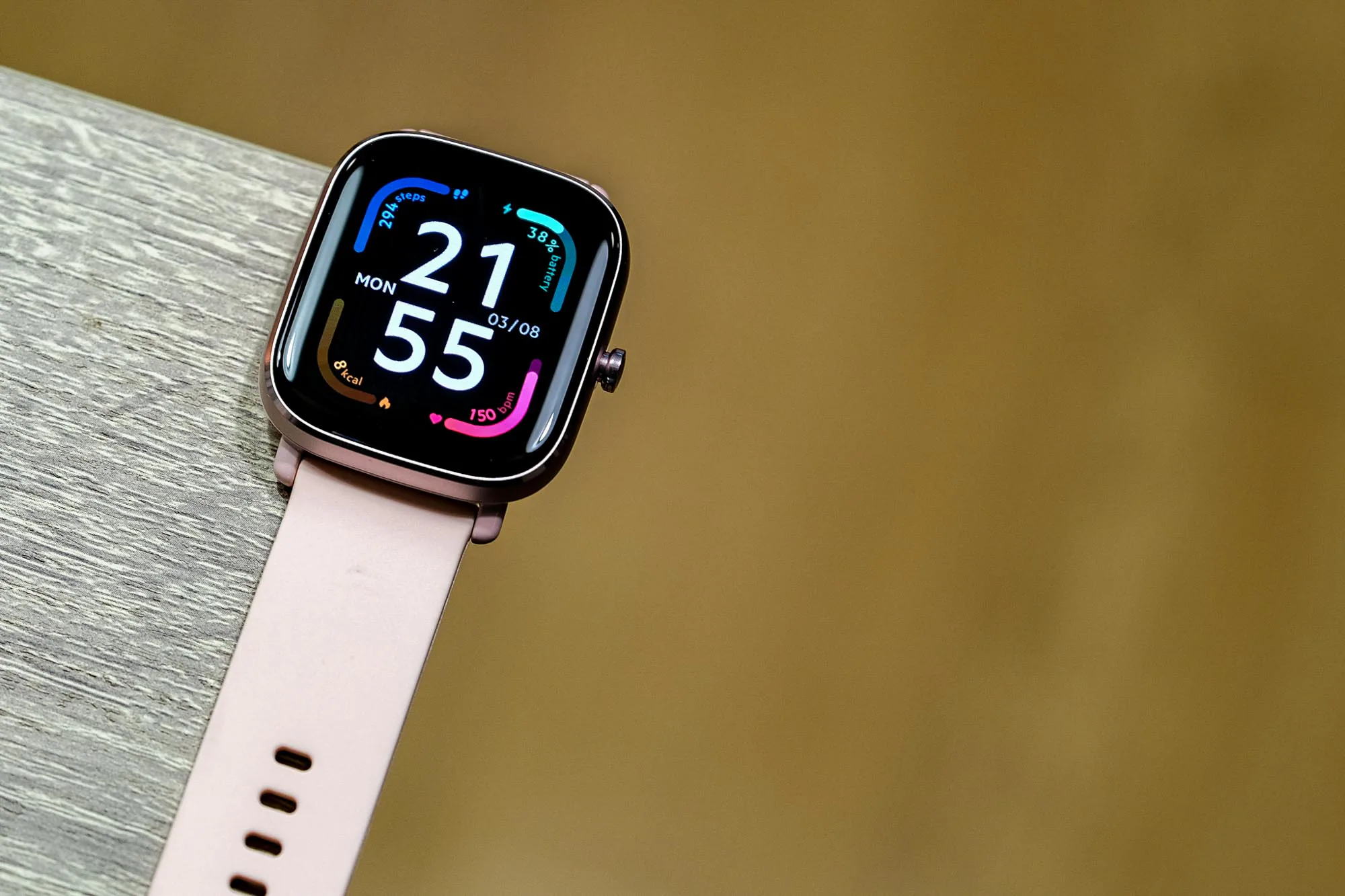 Trên tay Amazfit GTS 2 mini: Hoàn thiện cao cấp, nhiều tính năng theo dõi sức khoẻ