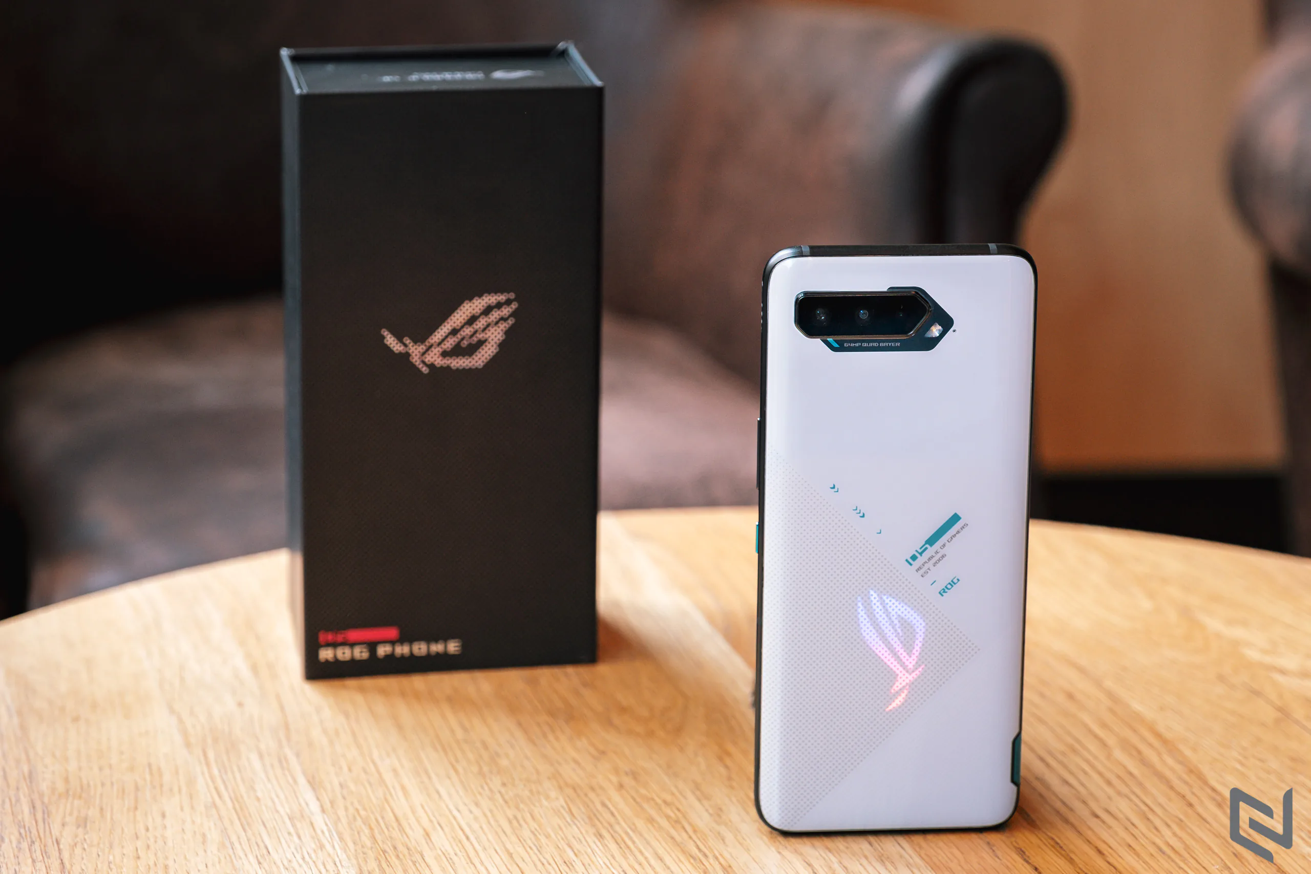 Trên tay smartphone gaming ROG Phone 5 mới từ ASUS: Thiết kế mới lạ, công nghệ đột phá và trang bị Snapdragon 888 5G