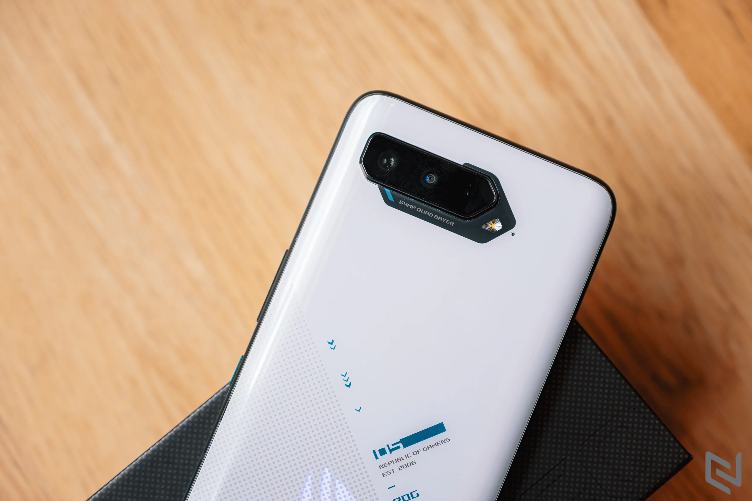 trên tay ASUS ROG Phone 5