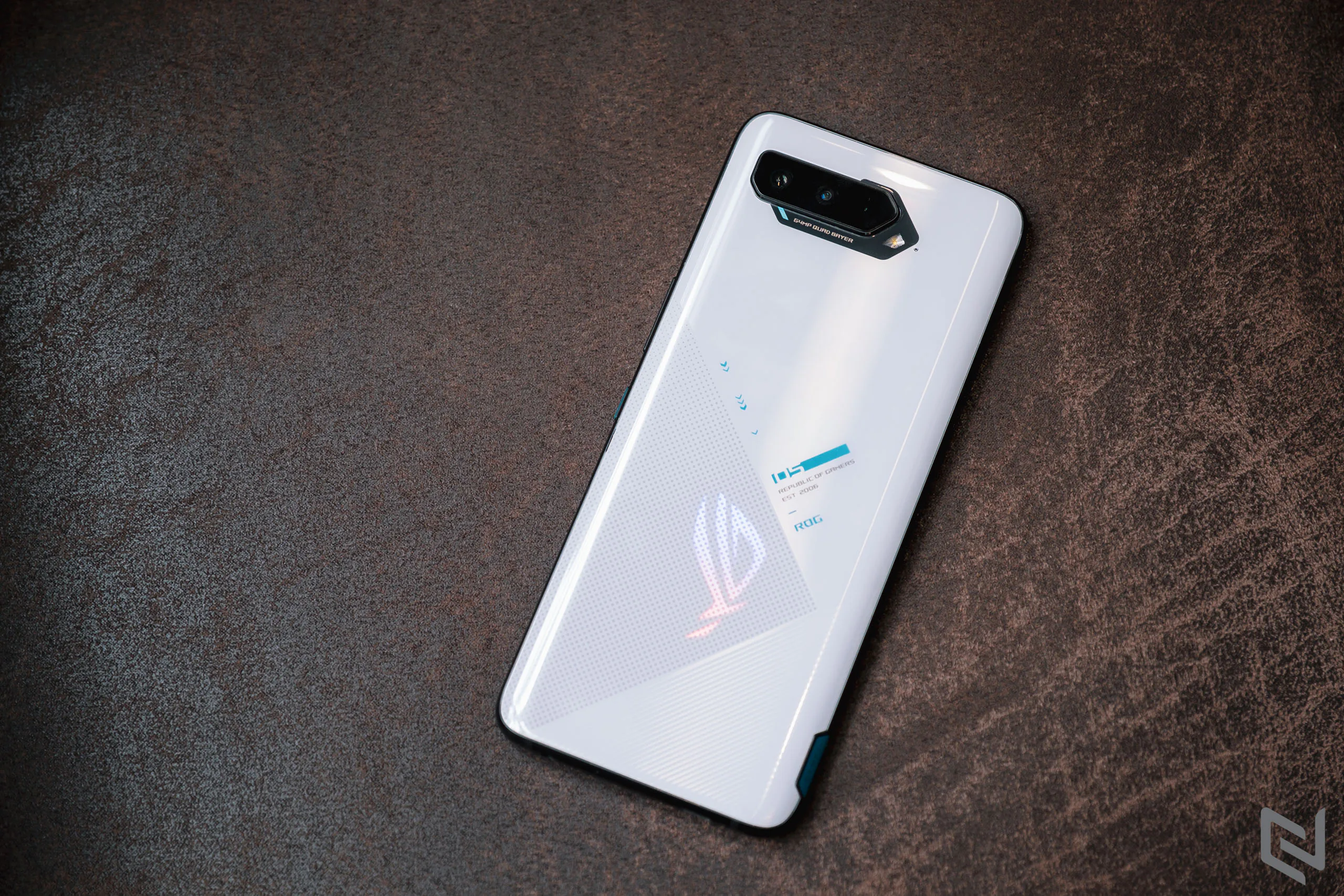 trên tay ASUS ROG Phone 5