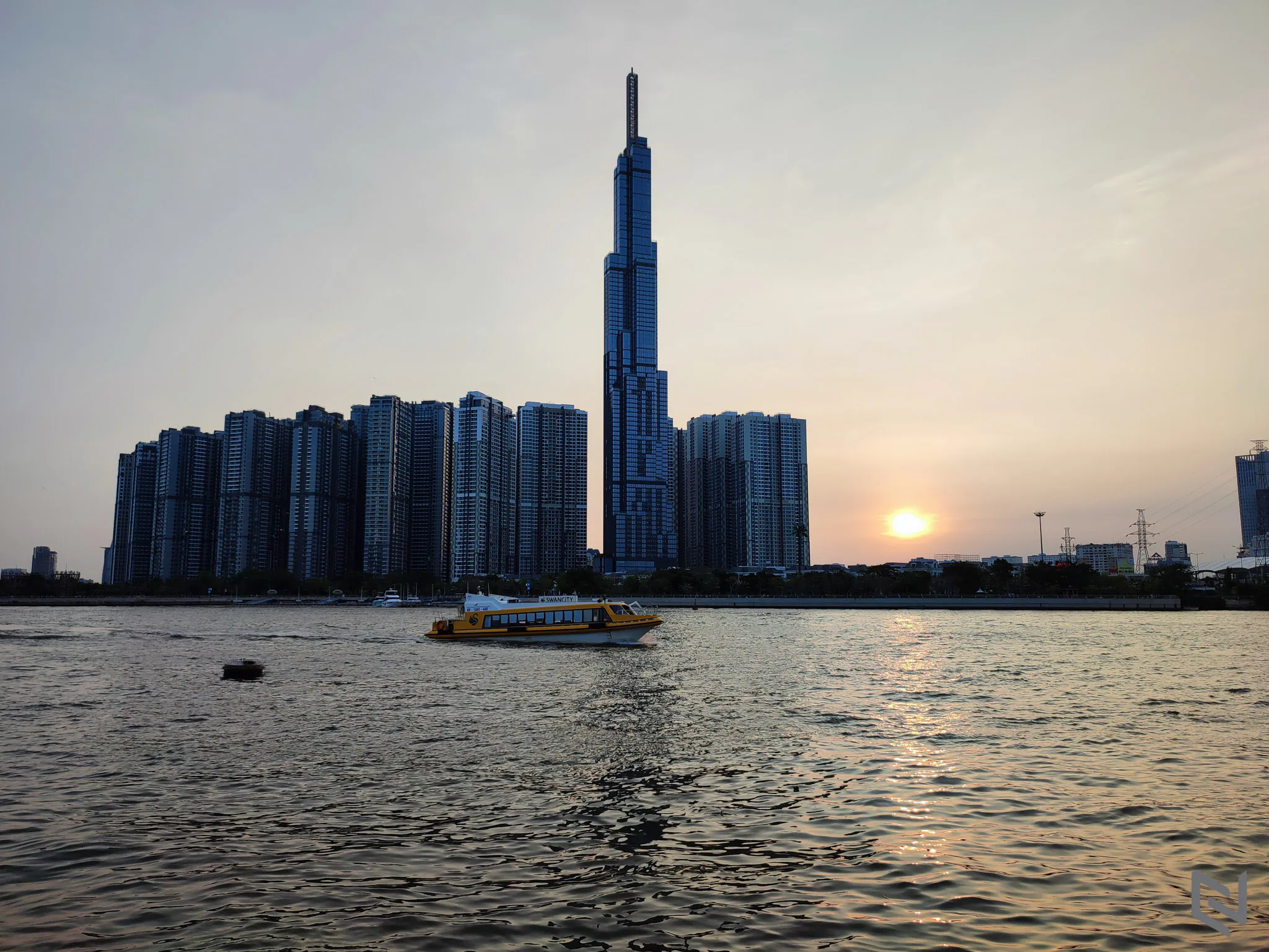 Mở hộp và đánh giá nhanh Redmi Note 10 Pro: Hiệu năng và camera mạnh mẽ bậc nhất trong phân khúc tầm trung
