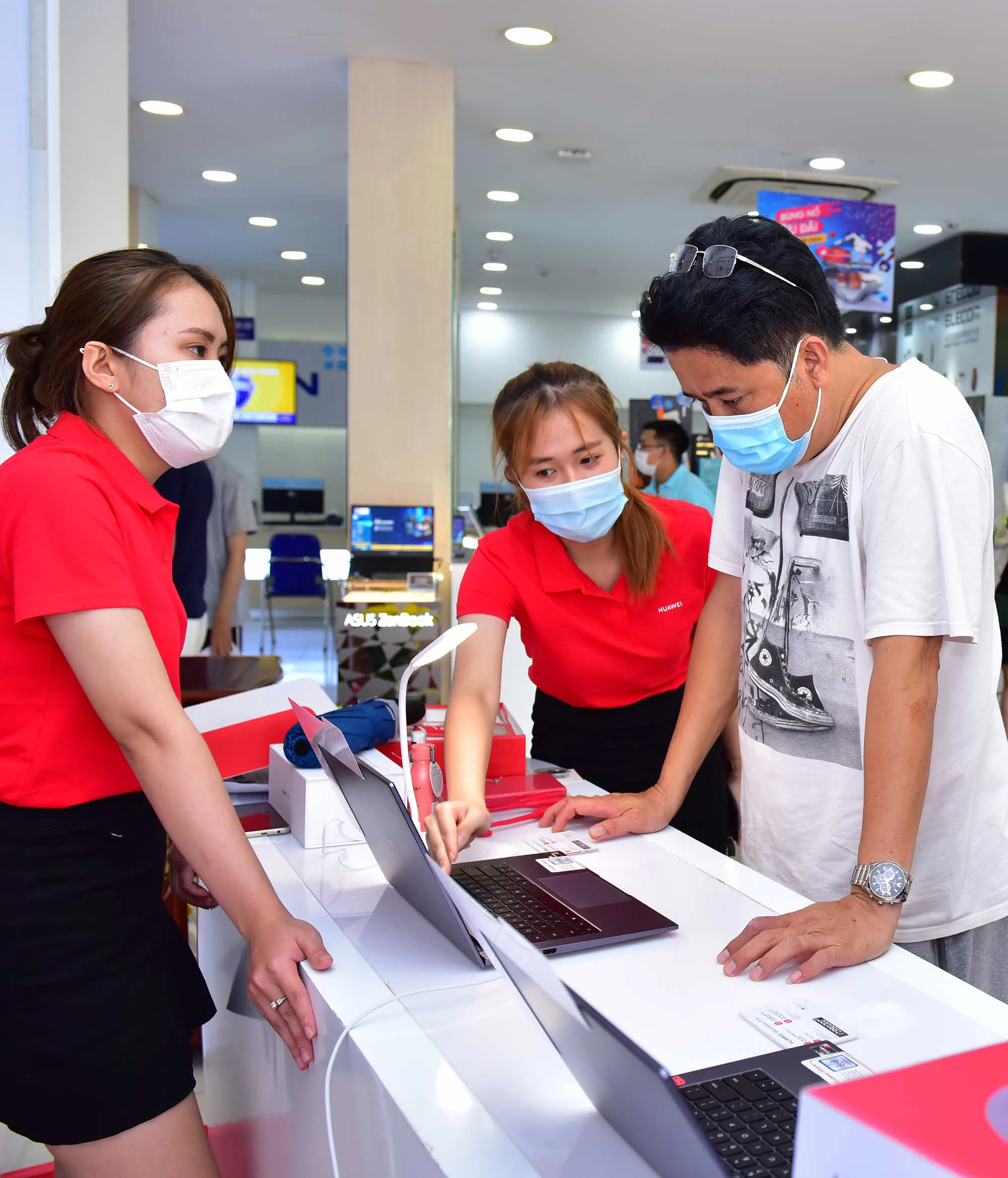 HUAWEI Matebook D 14 phiên bản nâng cấp card đồ họa on board AMD Radeon ™ RX Vega 10 chính thức lên kệ hôm nay, giá 17,990,000 VNĐ