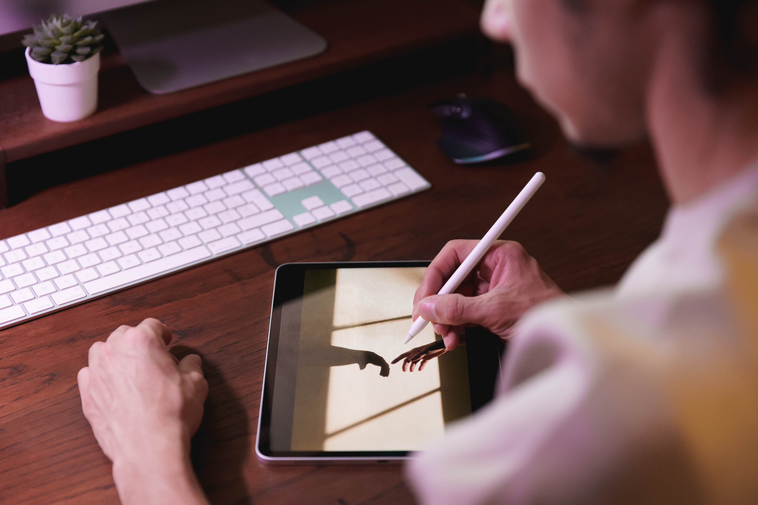 iPad và MacBook với màn hình OLED sẽ ra mắt vào năm 2022
