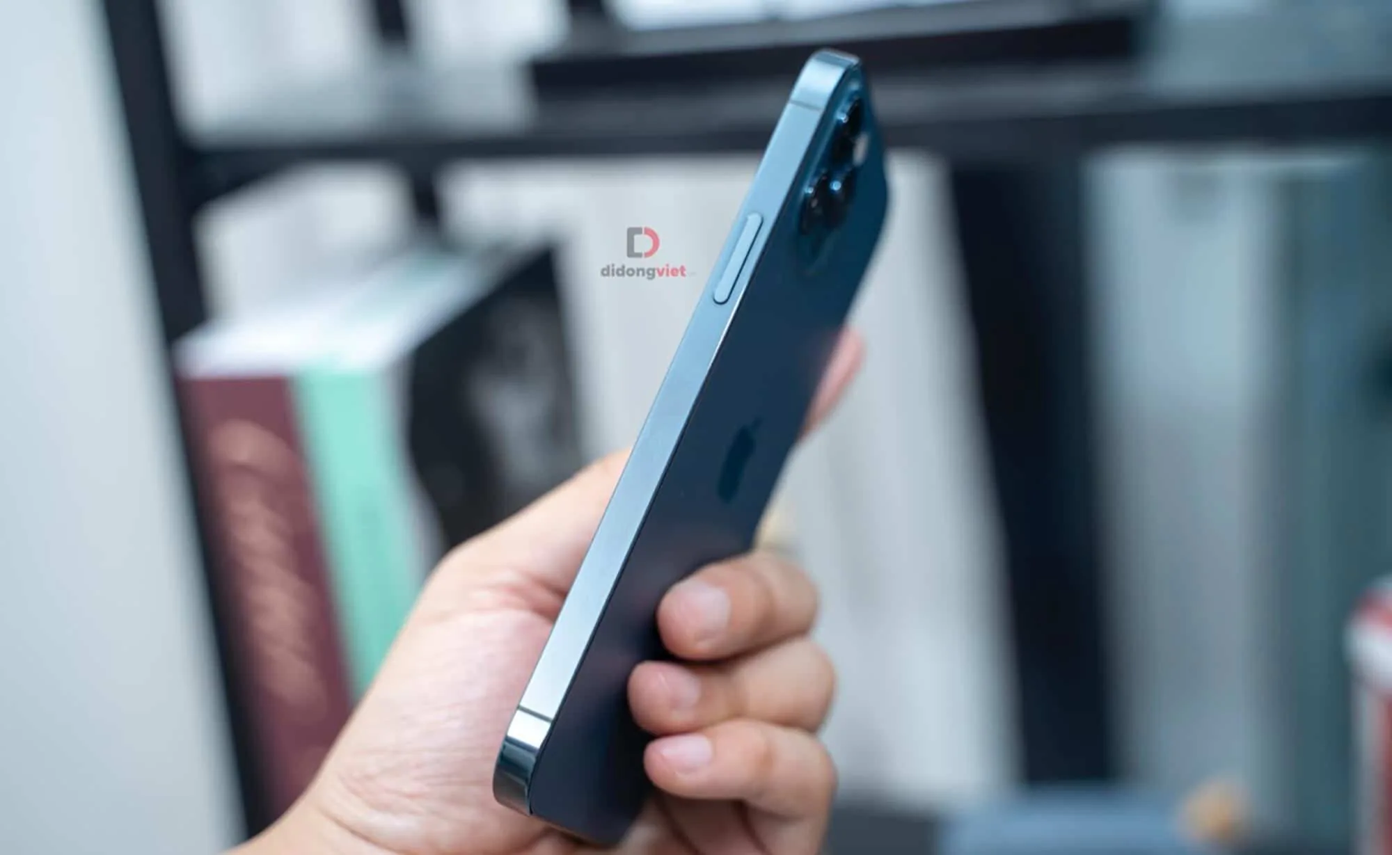 Bảng giá iPhone đầu tháng 3 - iPhone 12 giảm 7 triệu, iPhone Xs Max chỉ còn 12.19 triệu đồng