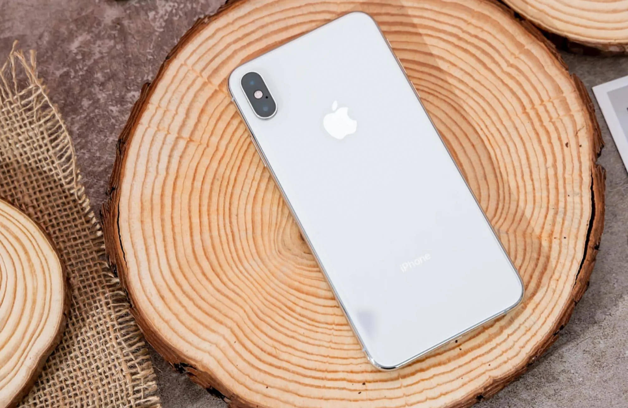 Bảng giá iPhone đầu tháng 3 - iPhone 12 giảm 7 triệu, iPhone Xs Max chỉ còn 12.19 triệu đồng