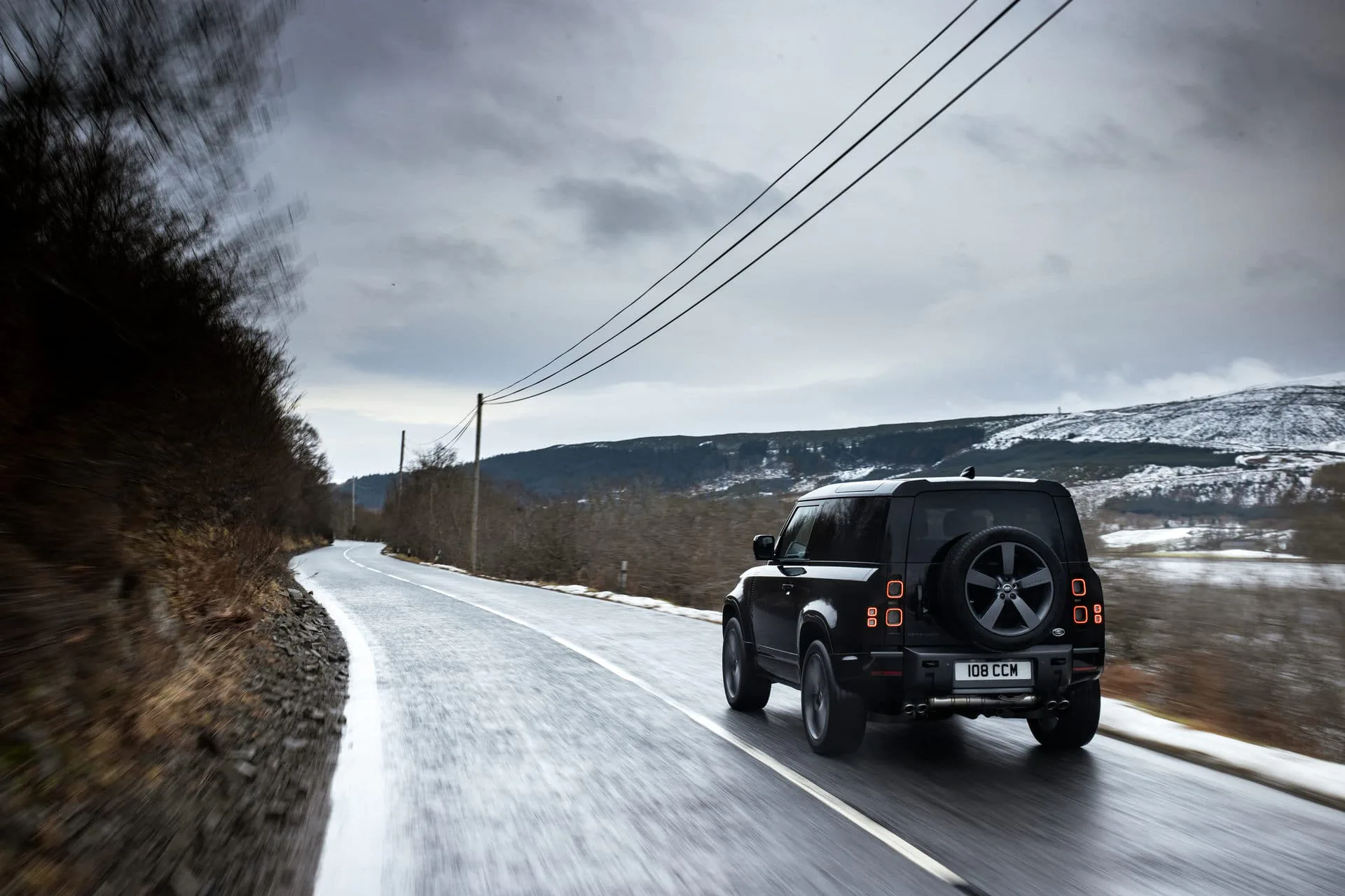 Land Rover Defender V8 2022 trình làng, trang bị động cơ siêu nạp 5.0L, công suất tối đa 518 mã lực