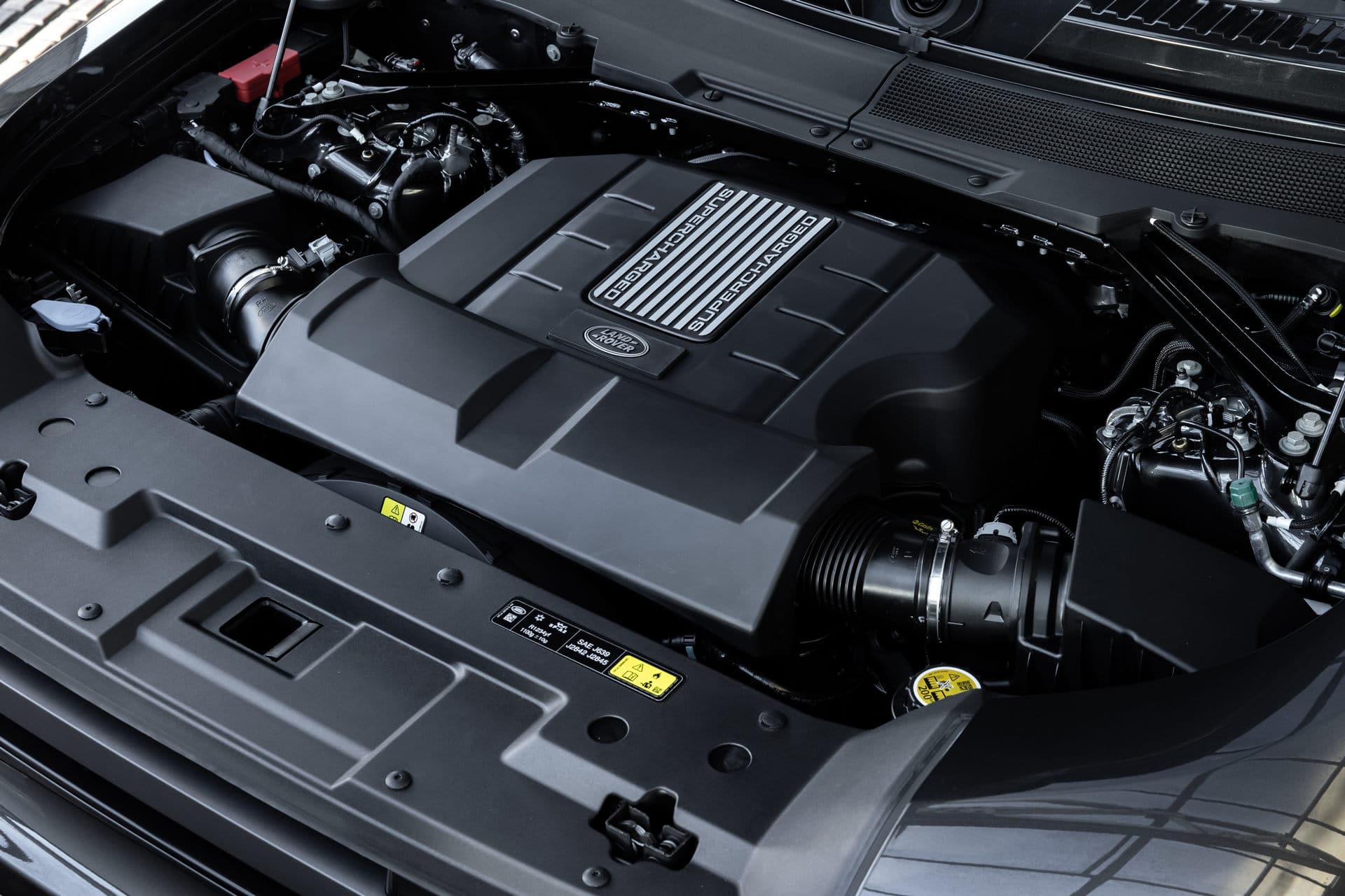 Land Rover Defender V8 2022 trình làng, trang bị động cơ siêu nạp 5.0L, công suất tối đa 518 mã lực