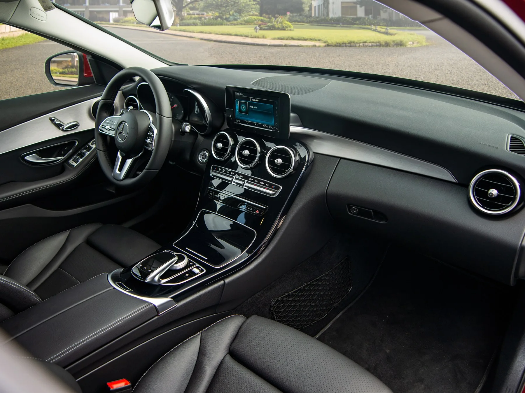 Mercedes-Benz ra mắt gói C180 AMG mới phong cách thể thao giá 1.499 tỷ đồng