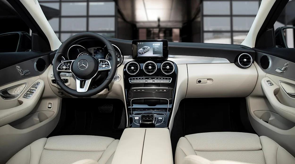 Mercedes-Benz ra mắt gói C180 AMG mới phong cách thể thao giá 1.499 tỷ đồng