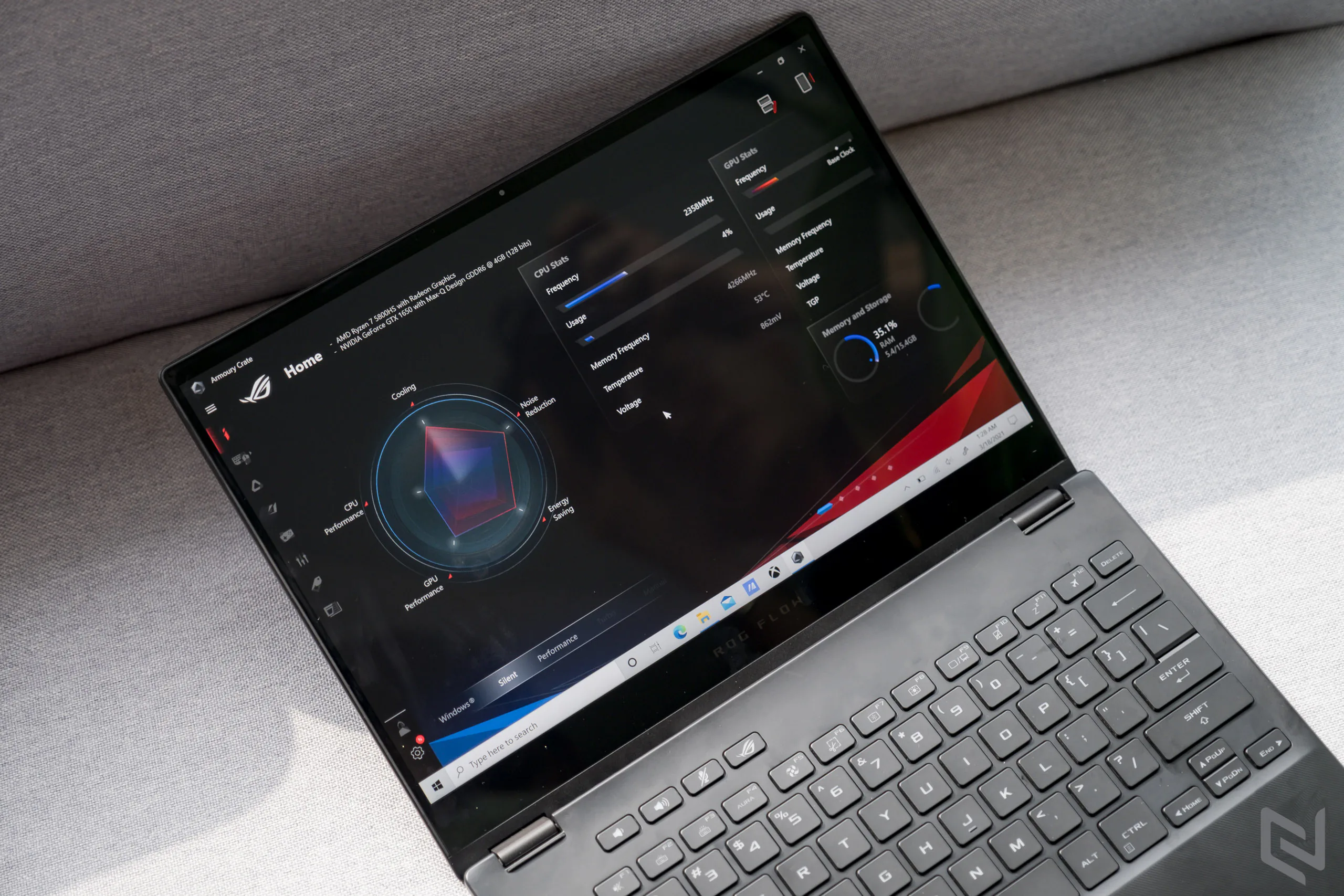 Trên tay laptop gaming xoay gập 2-in-1 ROG Flow X13 và XG Mobile: Bộ đôi gaming đa năng độc đáo và ấn tượng