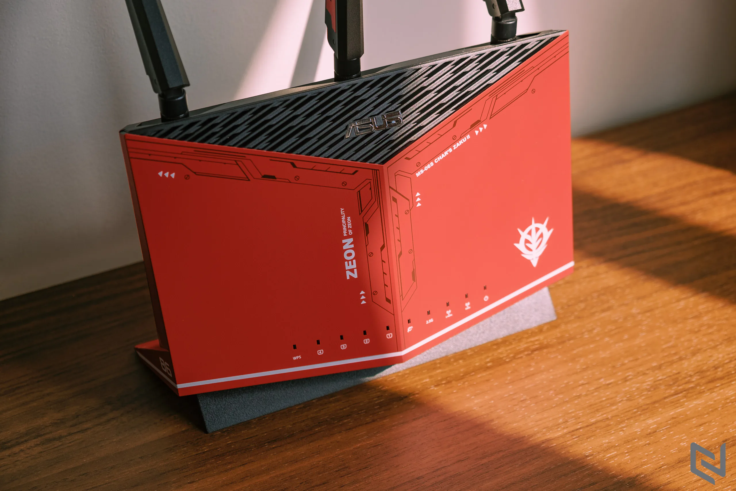 Trên tay bộ đôi router RT-AX86U và RT-AX82U phiên bản Gundam