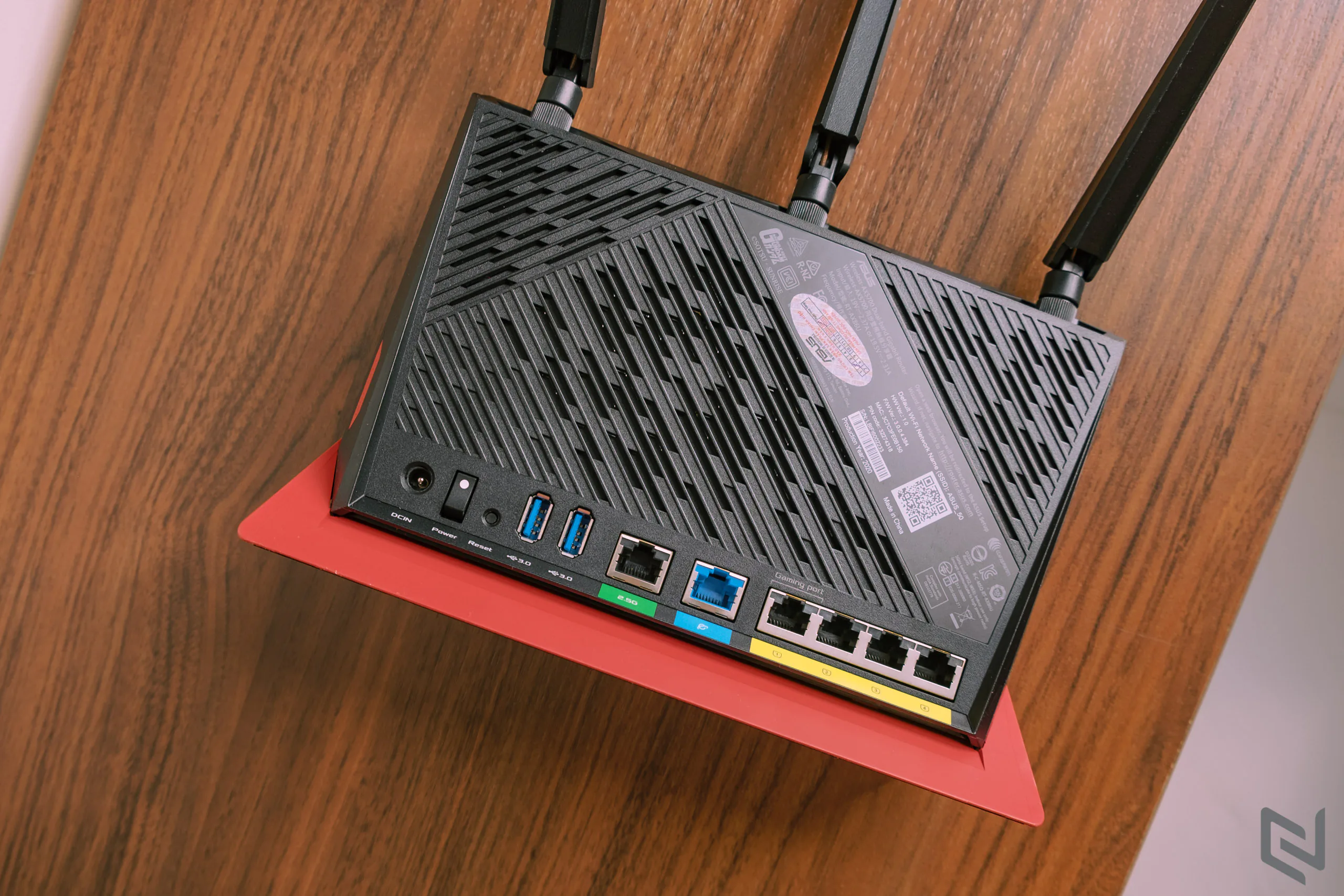 Trên tay bộ đôi router RT-AX86U và RT-AX82U phiên bản Gundam